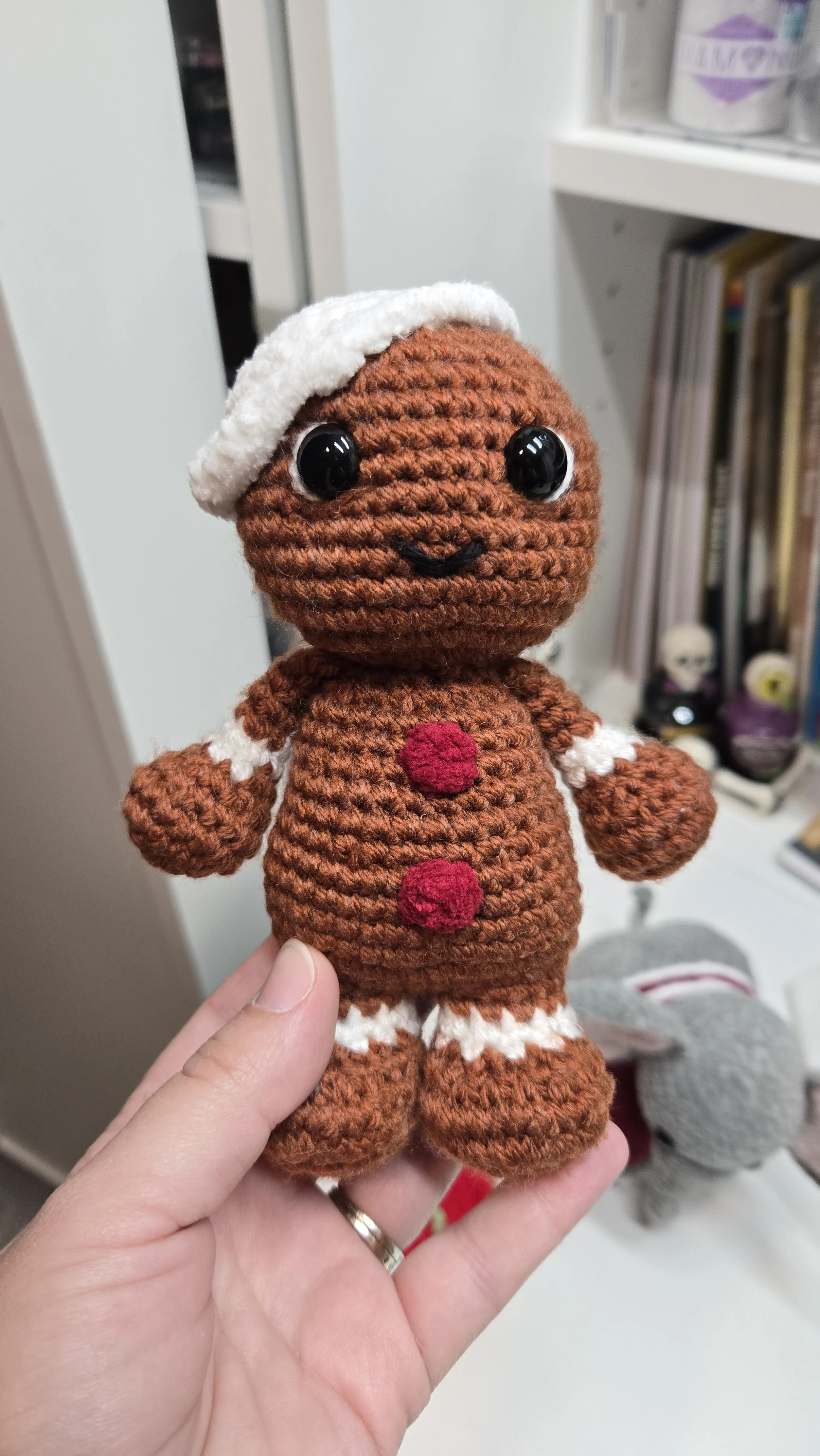 Gingerbread crochet pattern by Crochet Grove
