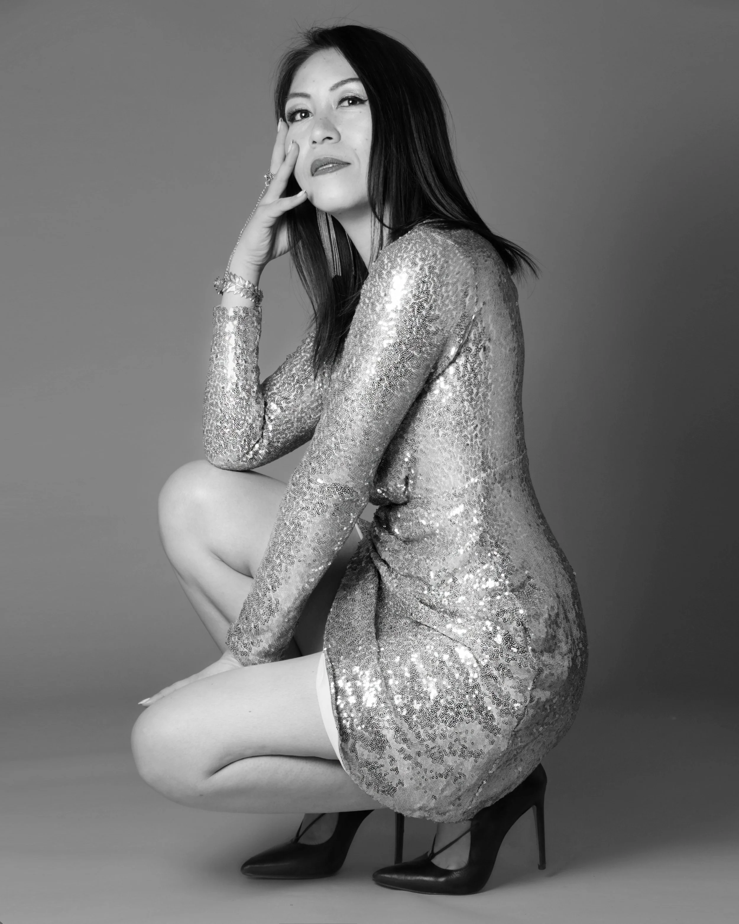 Ikue body shot black&white2021.jpg