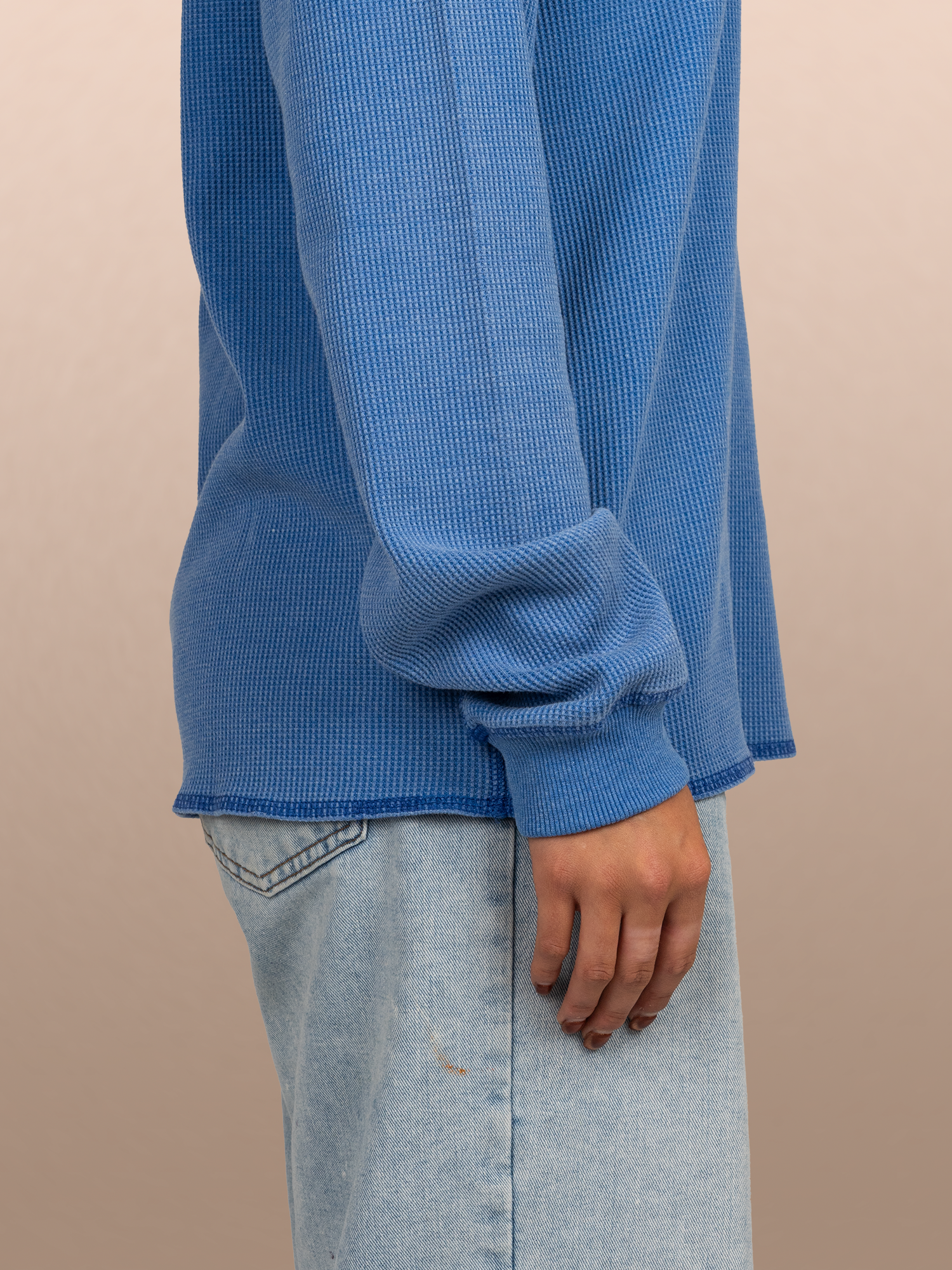 PARFAIT-ECOM-MODEL-THERMAL-4X3-EVAN-3.png