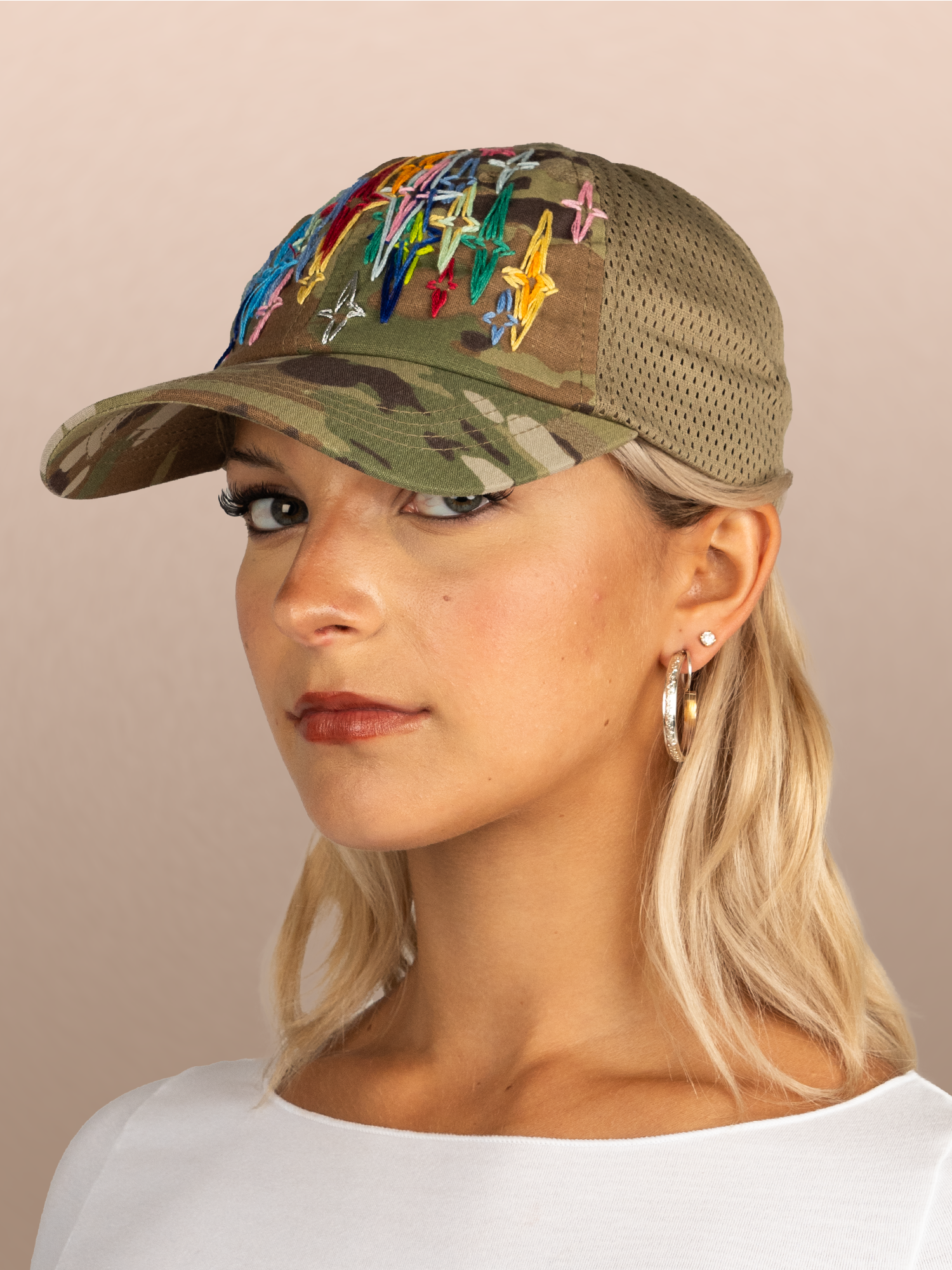 PARFAIT-ECOM-MODEL-HAT1-4X3-3.png