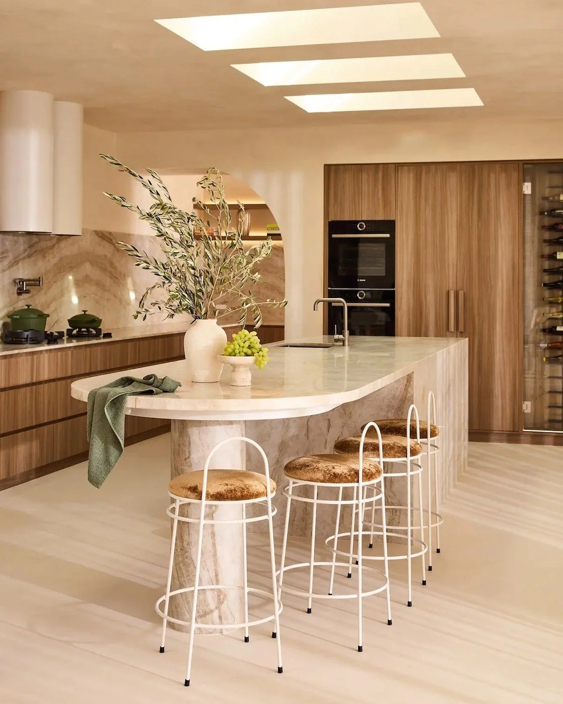 There&rsquo;s nothing we love more than stepping inside an Aussie home and seeing a design vision brought beautifully to life 

@EllieWatson's Valle Casa Home on the Gold Coast is exactly that &ndash; a modern Australian family home filled with sunsh