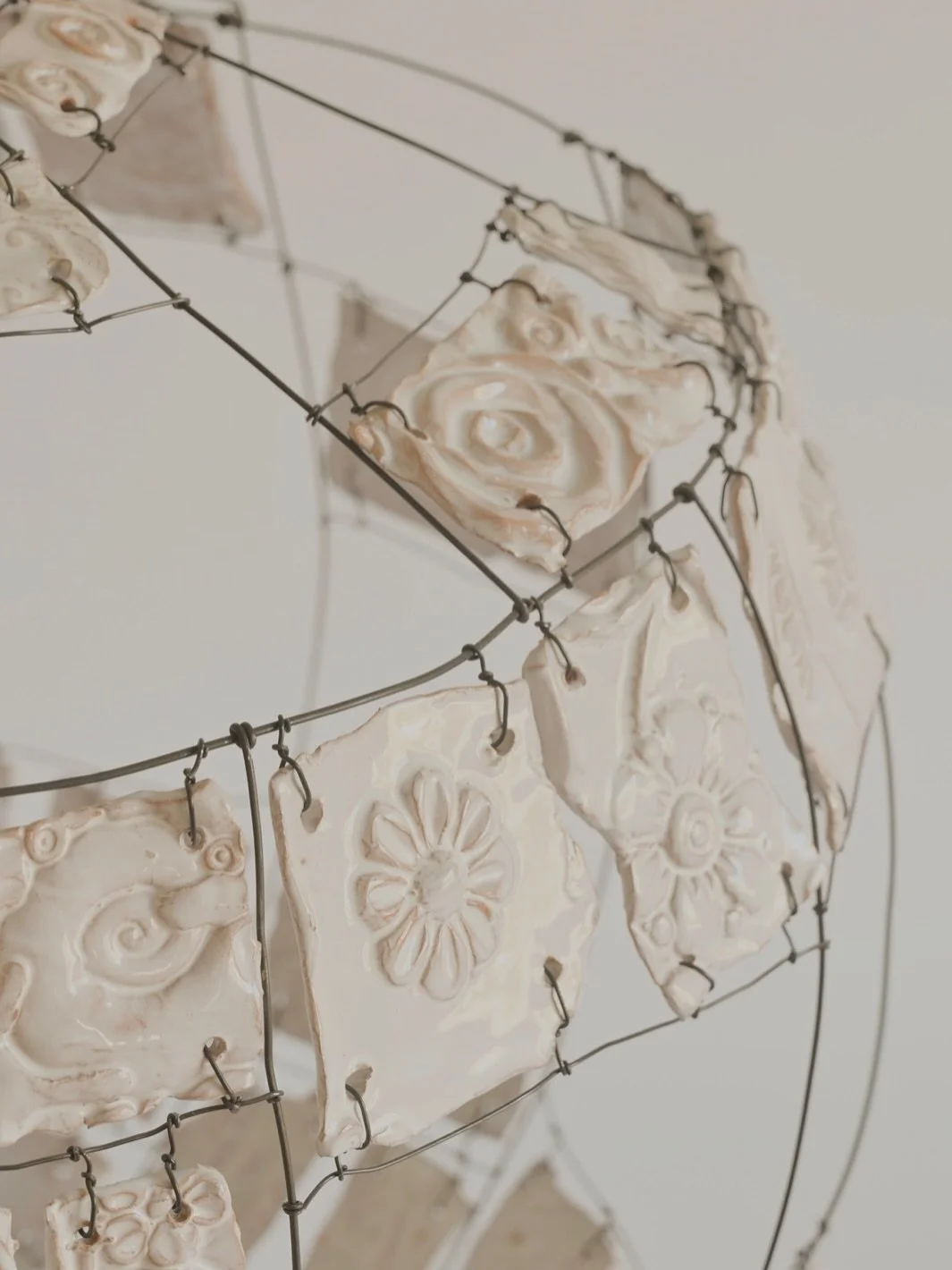 Sometimes you come across art that’s clever — but also soulful. ✨
That’s exactly how we felt discovering the work of @Chiaraberta_ceramics. Each ceramic piece feels like a quiet metaphor for life itself — broken in places, ye