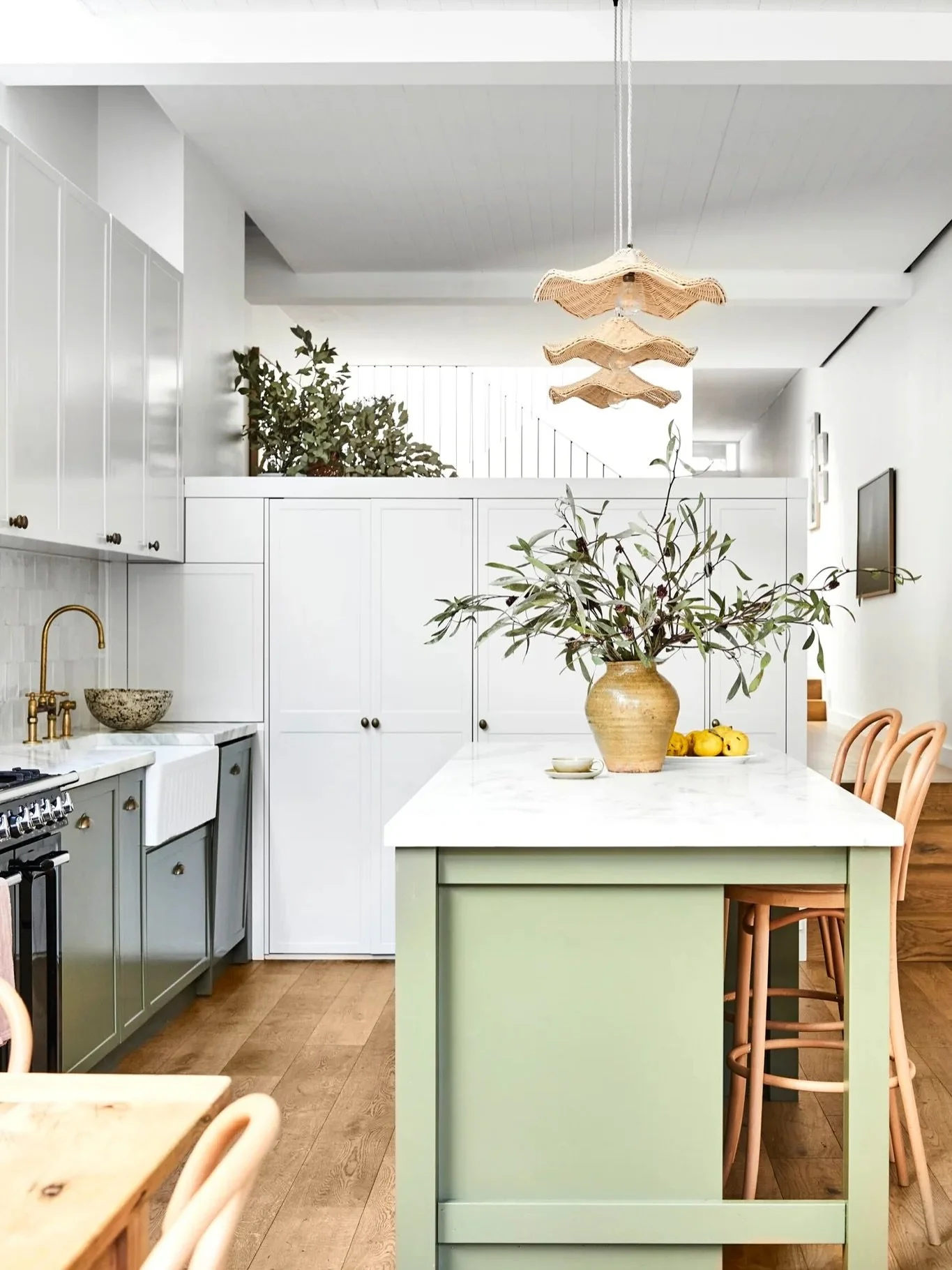 Some homes just feel like home the moment you see them — and @elizabethhewson’s is one of those.
Soft touches of green thread their way through each space, creating harmony without ever feeling contrived. Thoughtful layers of unique find