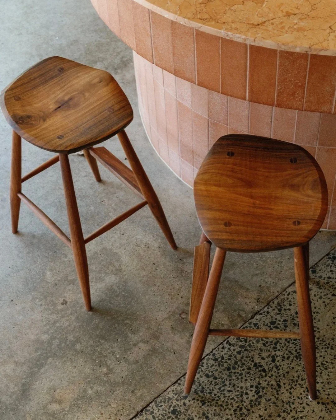 We are in love with these handcrafted stools made by @wburkechairmaker. Gorgeous to behold and even better to sit on. Will crafts everything entirely by hand in his Myocum workshop... these are on our moodboard for a future project! 

#interiordesign