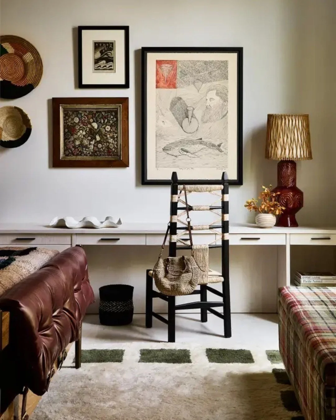 Nantucket Island Residence
Beach House by @andandandstudio | Nantucket, MA

A modern beach house that reimagines traditional Nantucket style through colour, art and texture.

This home seamlessly blends the client&rsquo;s love of modern art and expre