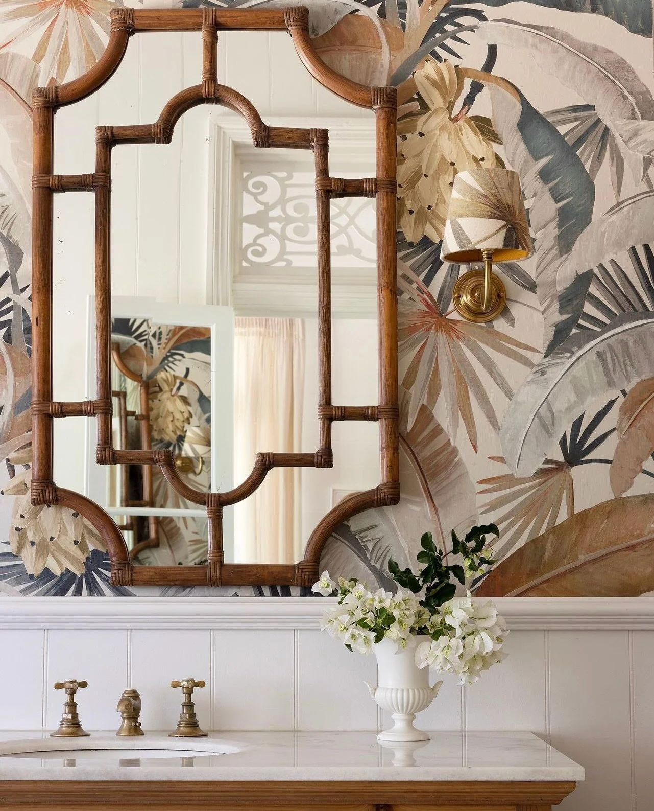 We may have just discovered the most gorgeous cottage Airbnb tucked away in the Noosa hinterland&hellip; 🌿

@eumundi_rangeview_cottage is one of those rare stays that feels both completely relaxed and beautifully considered. Every corner is filled w