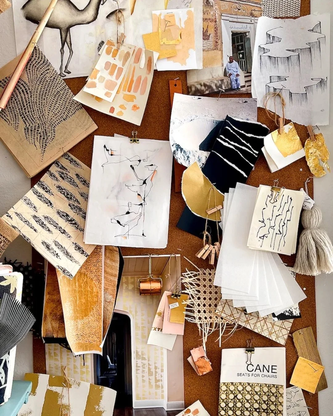 Kicking on Monday with some striking inspiration&hellip; this week is a busy one for us&hellip; we&rsquo;ll be revealing a few new projects- stay tuned! 

Image via Manuka Textiles 

#materials #interiordesign #homedesign