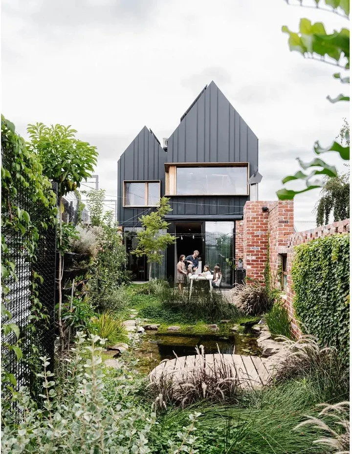A wedge-shaped, &ldquo;undevelopable&rdquo; block in Coburg&hellip; transformed into one of Australia&rsquo;s most inspiring sustainable homes. 

H&uuml;tt 01 is a masterclass in what happens when design rigour meets environmental optimism &mdash; a 