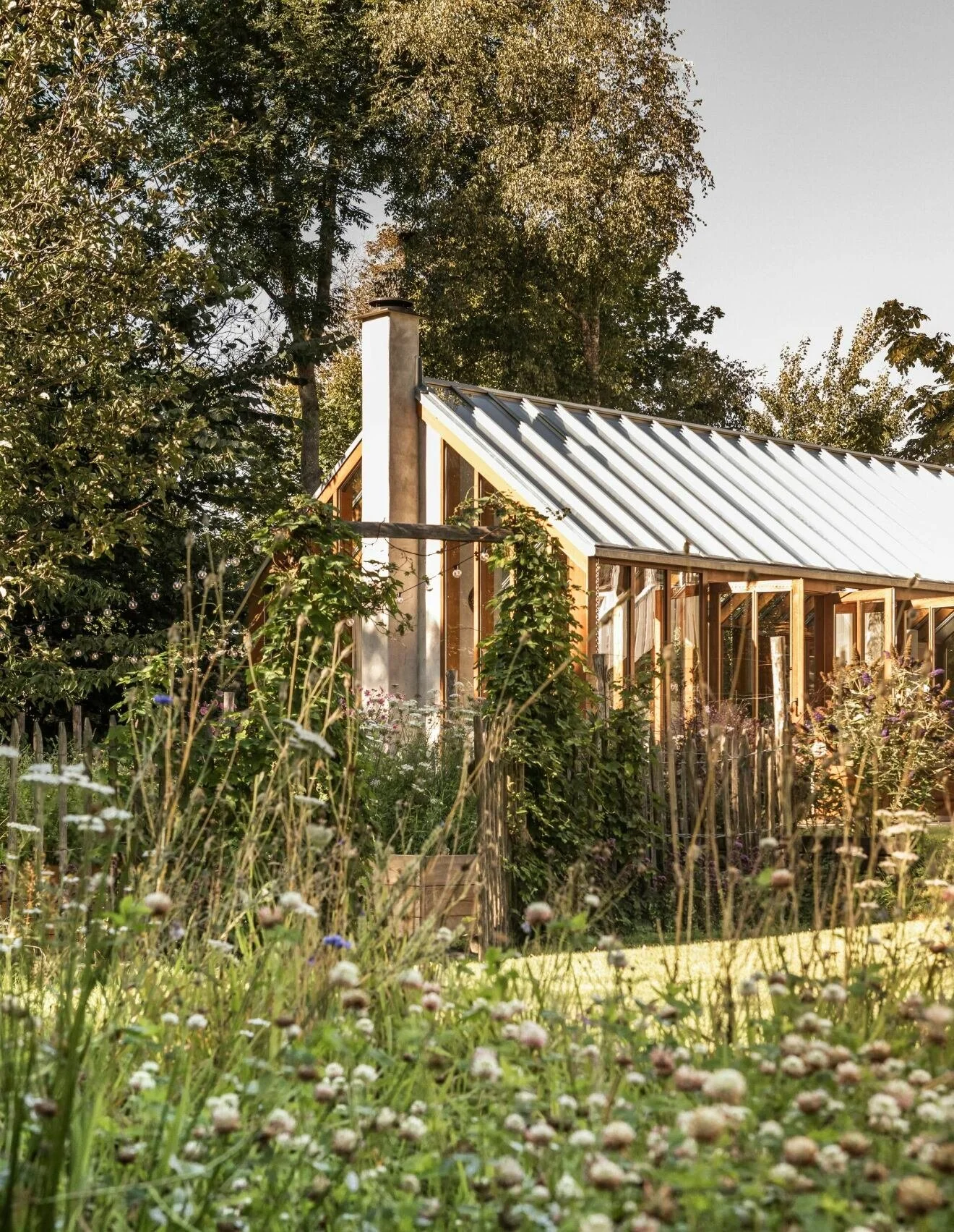 DREAM HOME
The idea of the orangery dates back to 17th century Europe &mdash; a time when citrus fruits became a symbol of luxury, and light-filled garden rooms were created not only to nurture them, but to gather, entertain, and delight. What we lov