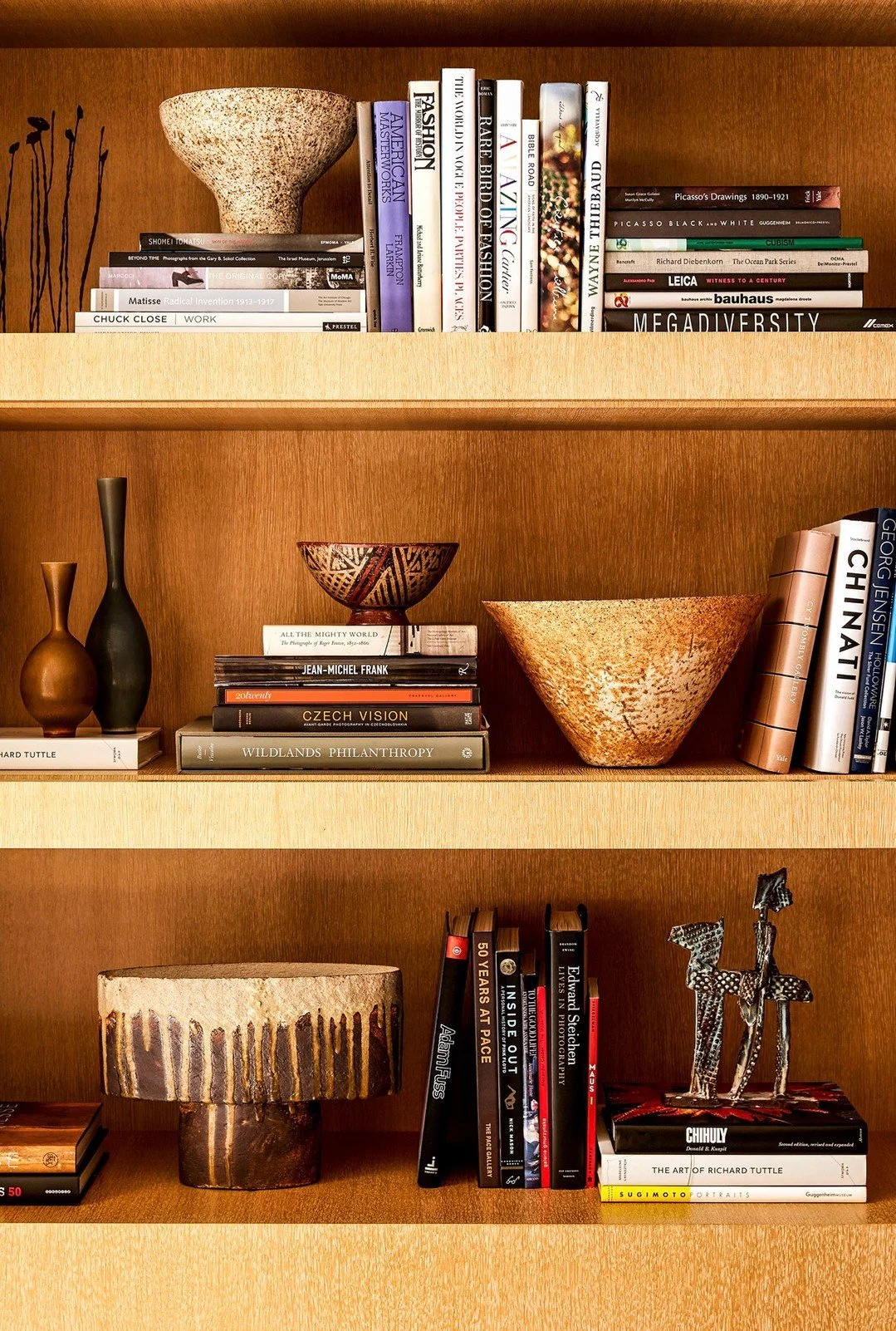 Shelf styling, it always looks SO effortless... until you've moved the same vase 14 times, decided the artwork is a centimetre too high and started questioning why that colour suddenly looks completely wrong... we've been there! 

Our advice? Mix thi