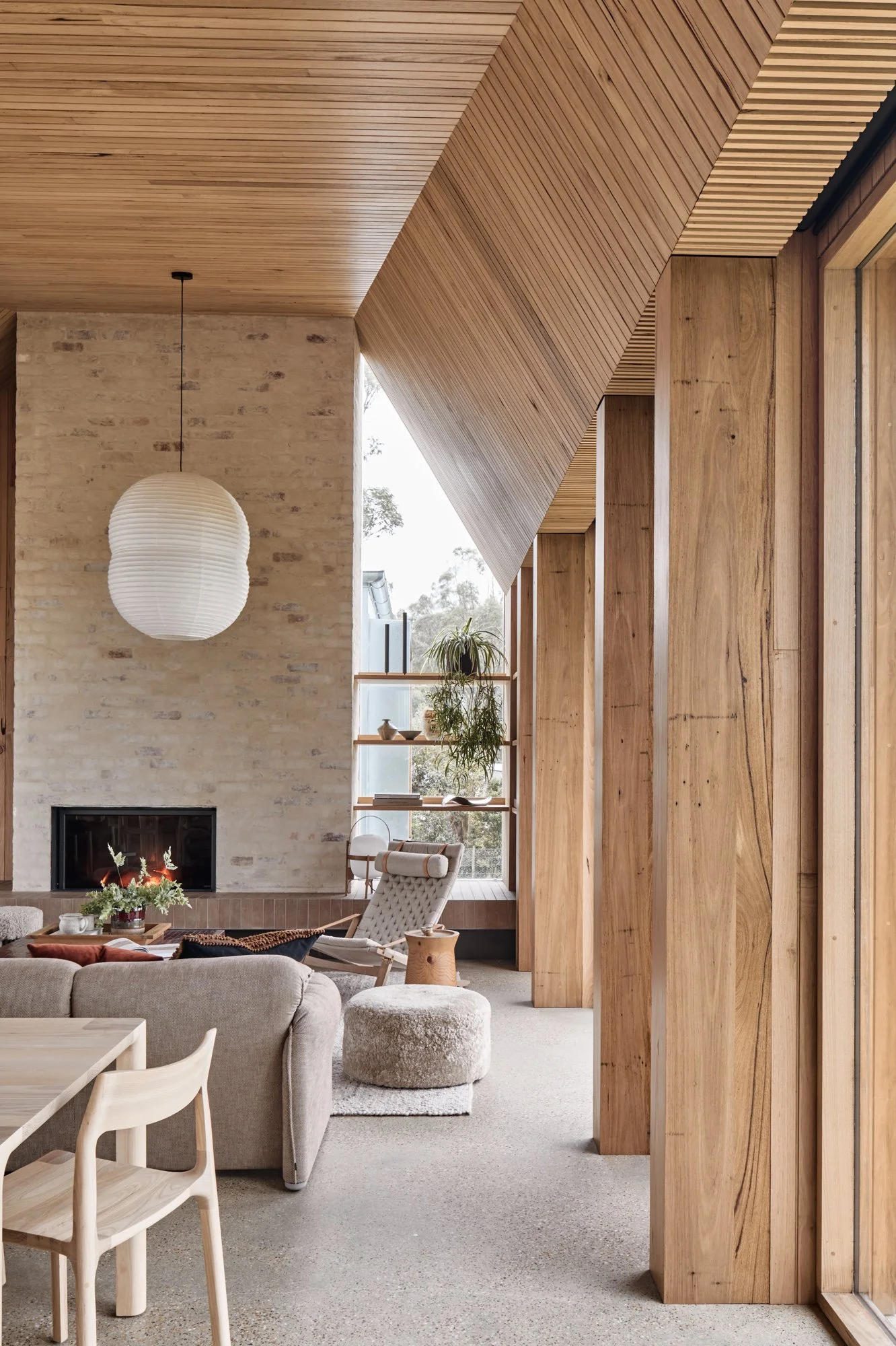 Well, if this isn't a convincing argument for escaping to the country, we don't know what is! Meet Fishharven by Neil Architecture, a rather spectacular little weekender tucked into the rolling hills of Fish Creek, Victoria, with views stretching all