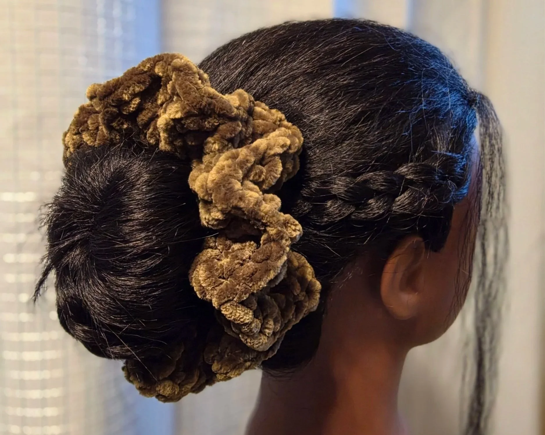 handmade-crochet-scrunchie-bold-velvet-matcha-mint-cider-jasmyn-steele.jpg