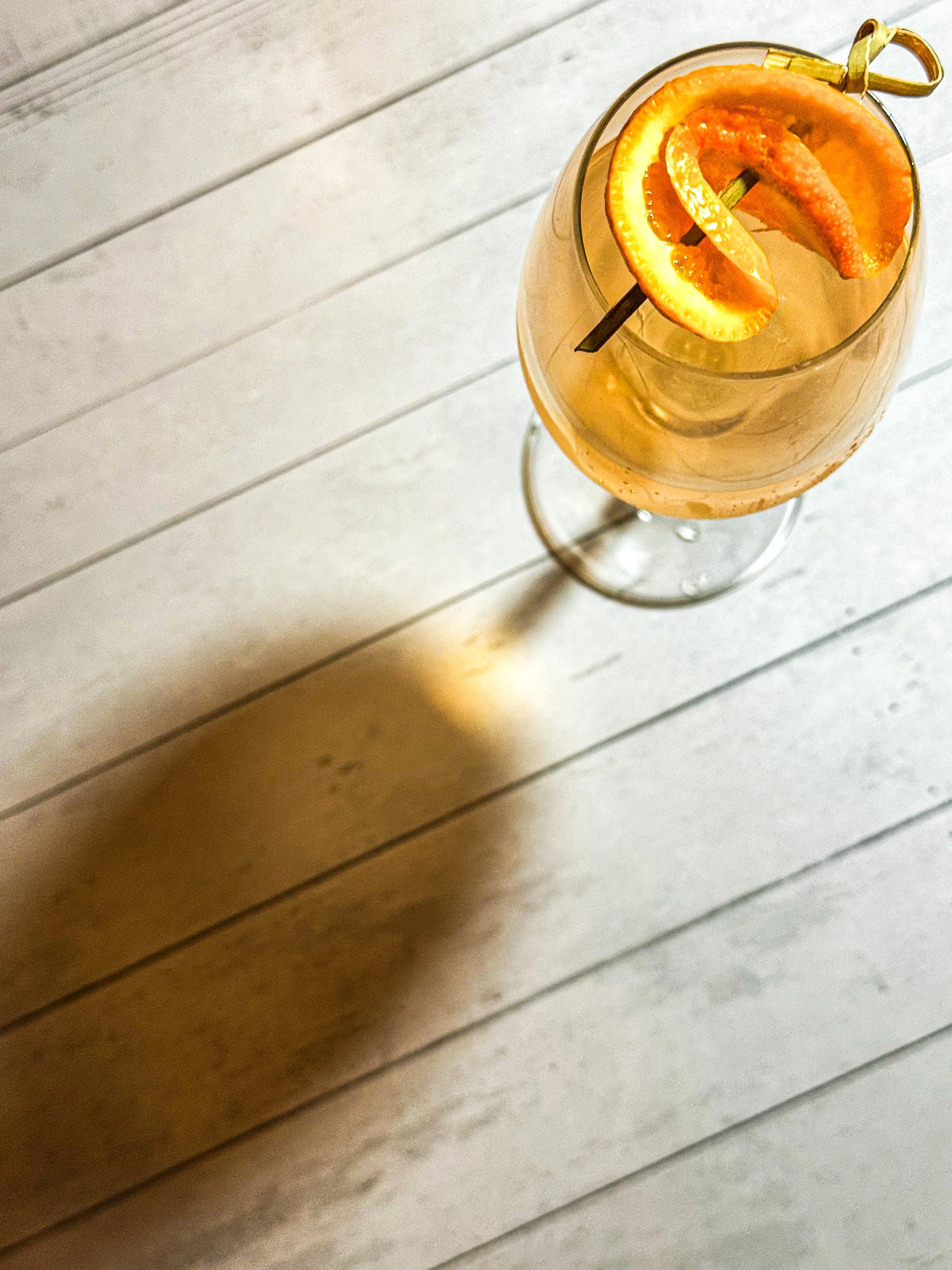 Spiced Blood Orange Spritz
Crémant, blood orange, cinnamon. Bold color, bold flavor, fall’s fiery finish.
