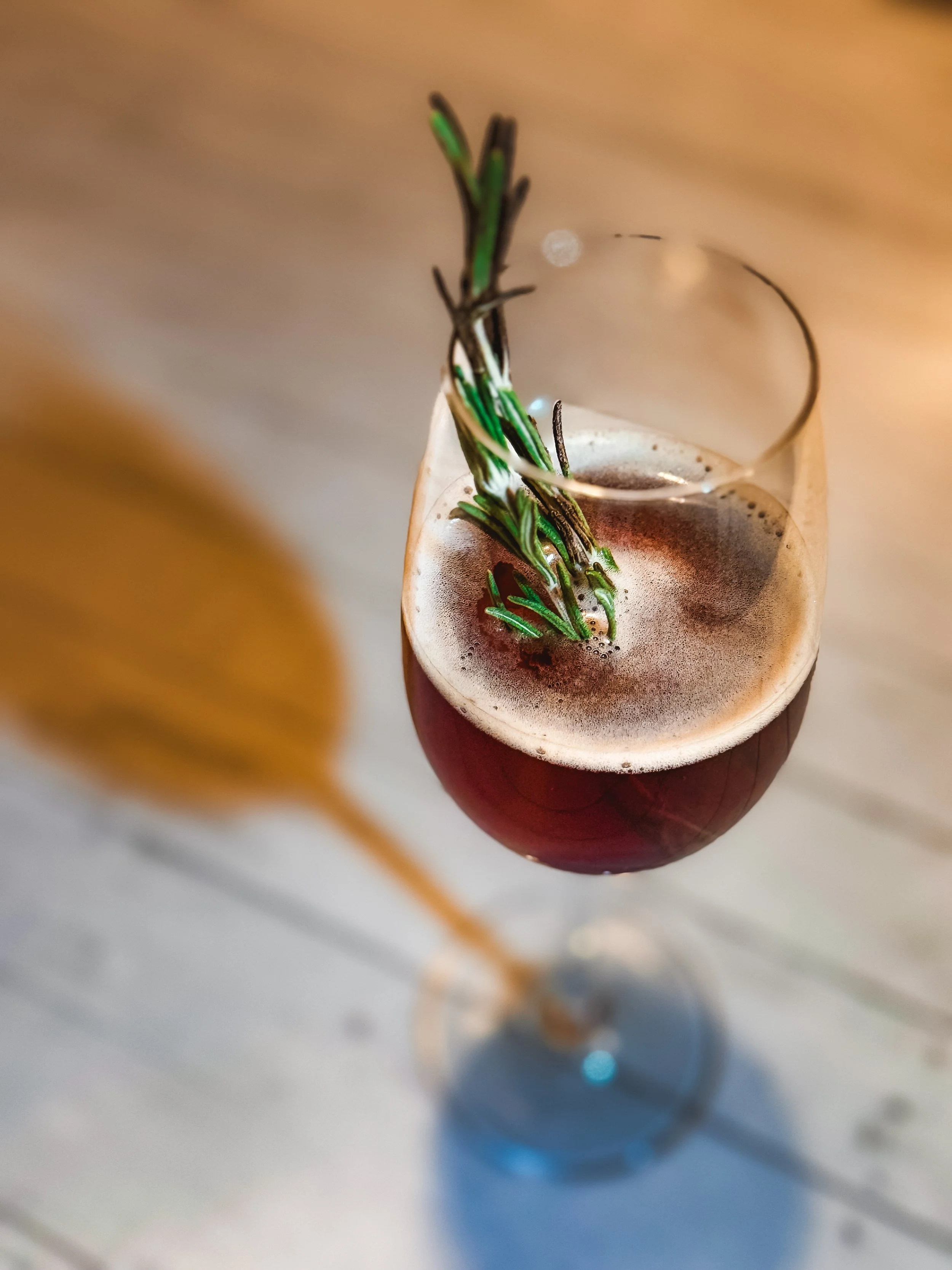 Pomegranate Fizz
Prosecco and pomegranate with an earthy herbal lift. Sparkling and refreshing with a seasonal twist.