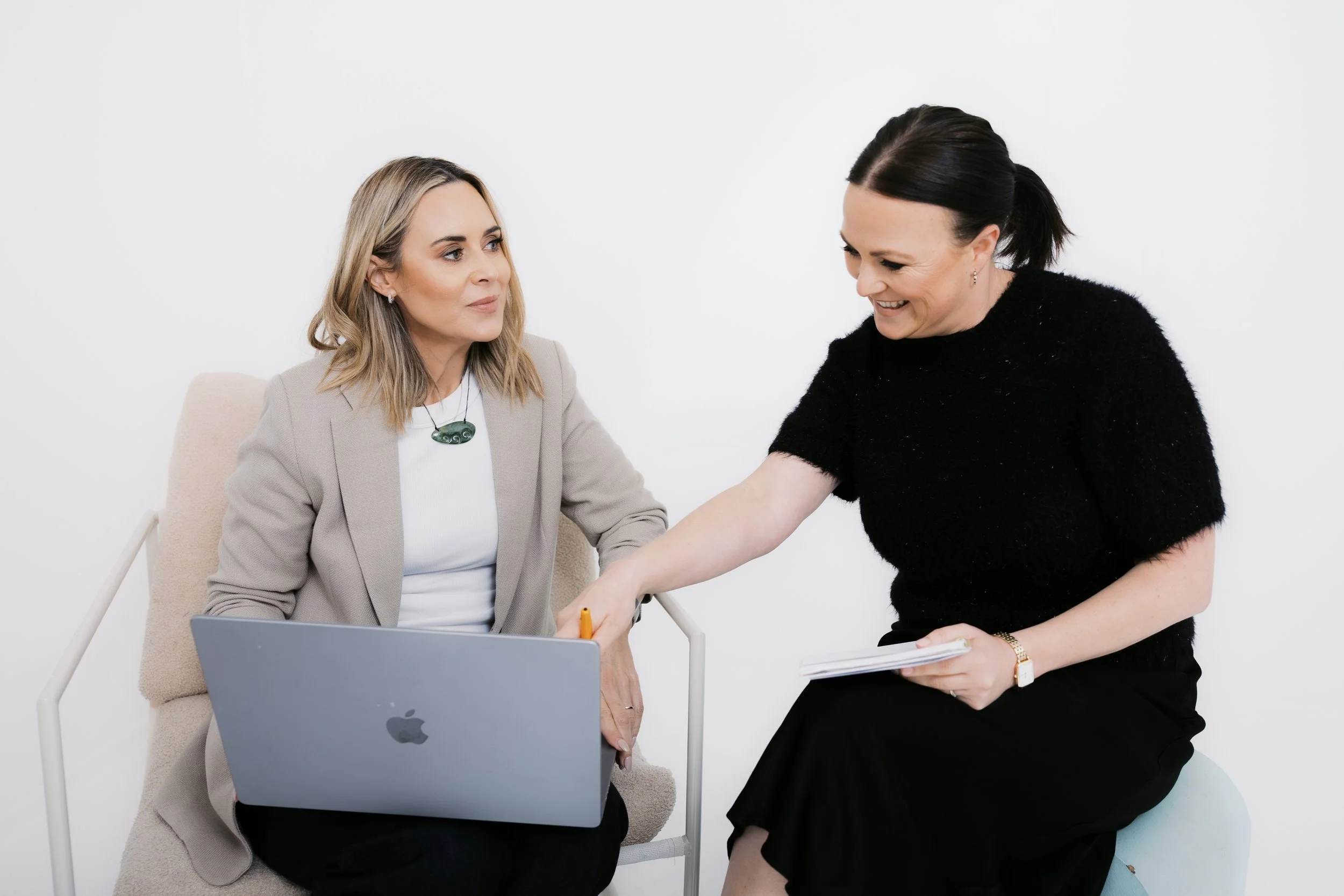 How to Choose the Right Immigration Adviser