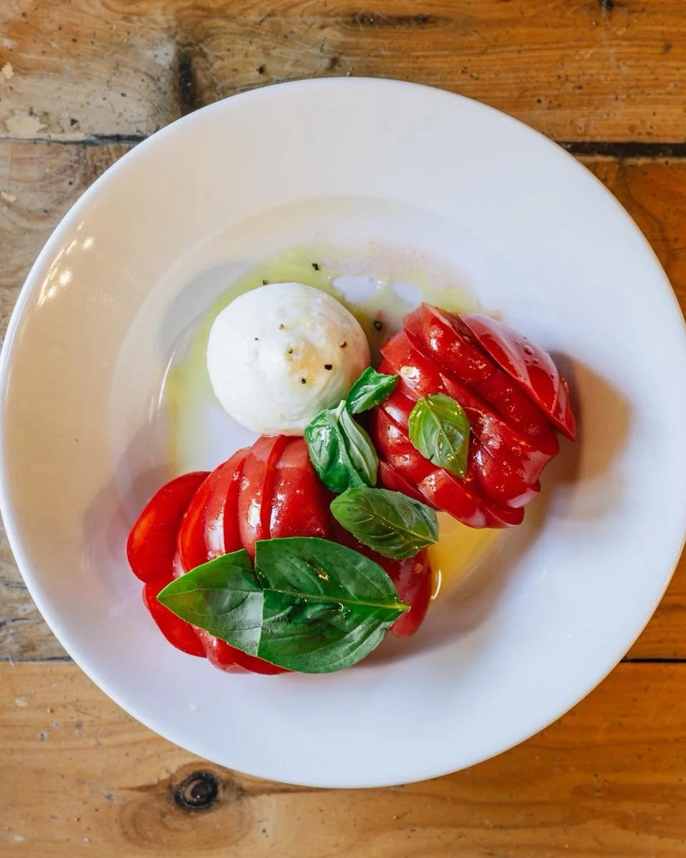 Sumptuously ripe, ox-heart tomatoes, on the table, to share amongst your closest family &amp; friends - Do you think you could resist them?

Not us! 

#events #gunning #collector #canberraevents #canberraeats #canberracaterer #bluntcatcatering #weddi