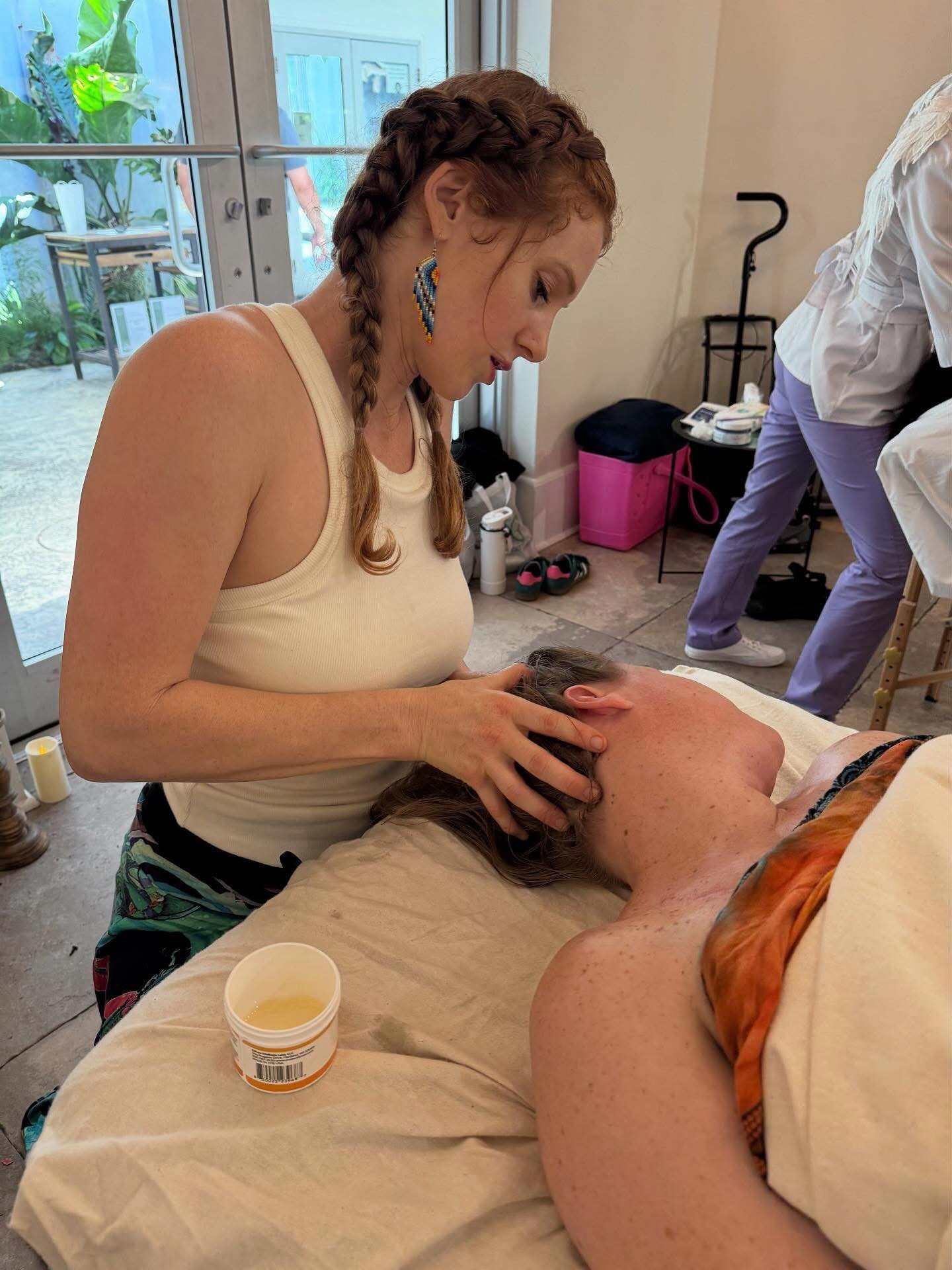 2nd place for Vocal Alchemy at the Miami Massage Championship. This session blends fascia work, breath, sound, and nervous system release to open the throat, unlock expression, and free the voice.

Message for more info
#miamimassagechampionship #mas