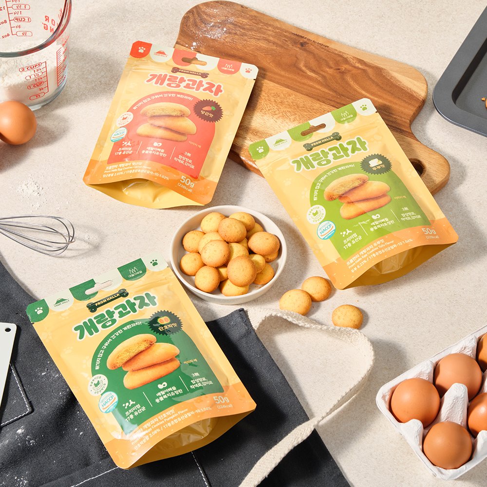 Allergy-friendly, meat-free dog treat made with welfare-certified free-range eggs, tofu, and veggies.