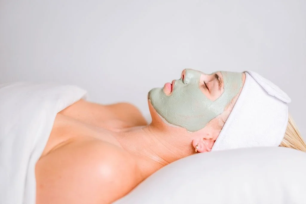 Clay today, glow tomorrow.

#SkinAndClay #LennoxHeadSalon #SkinClinic #FacialTreatment #ClayMask #GreenClayMask #GlowingSkin #SkinCareRoutine #HealthySkin #SelfCare #SpaDay #SkinTherapy #SkinRejuvenation #NaturalSkinCare #SalonVibes