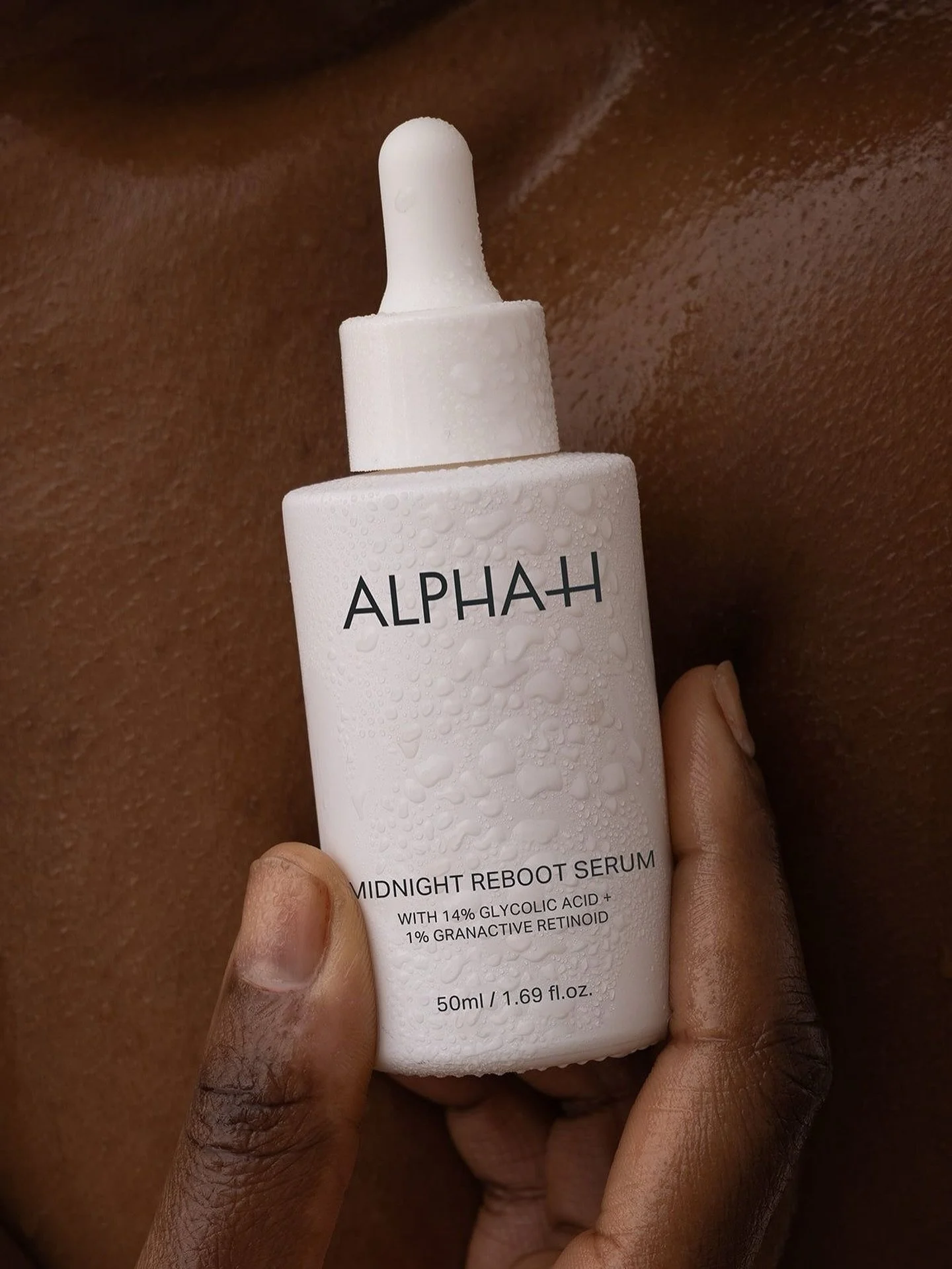 Powered by glycolic acid + retinol, Midnight Reboot works while you sleep to smooth, brighten, and refine your skin by morning.

Available to purchase in store. 

#SkinAndClay #LennoxHeadSalon #MidnightReboot #OvernightSerum #NightSerum #GlowingSkin 