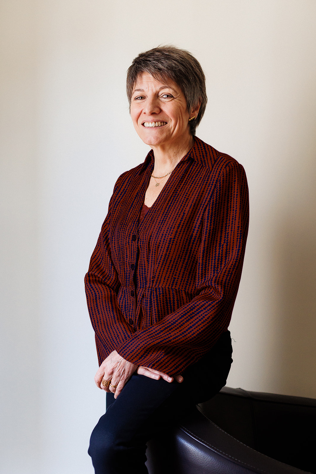 Portrait de Eve Berger souriant à la caméra