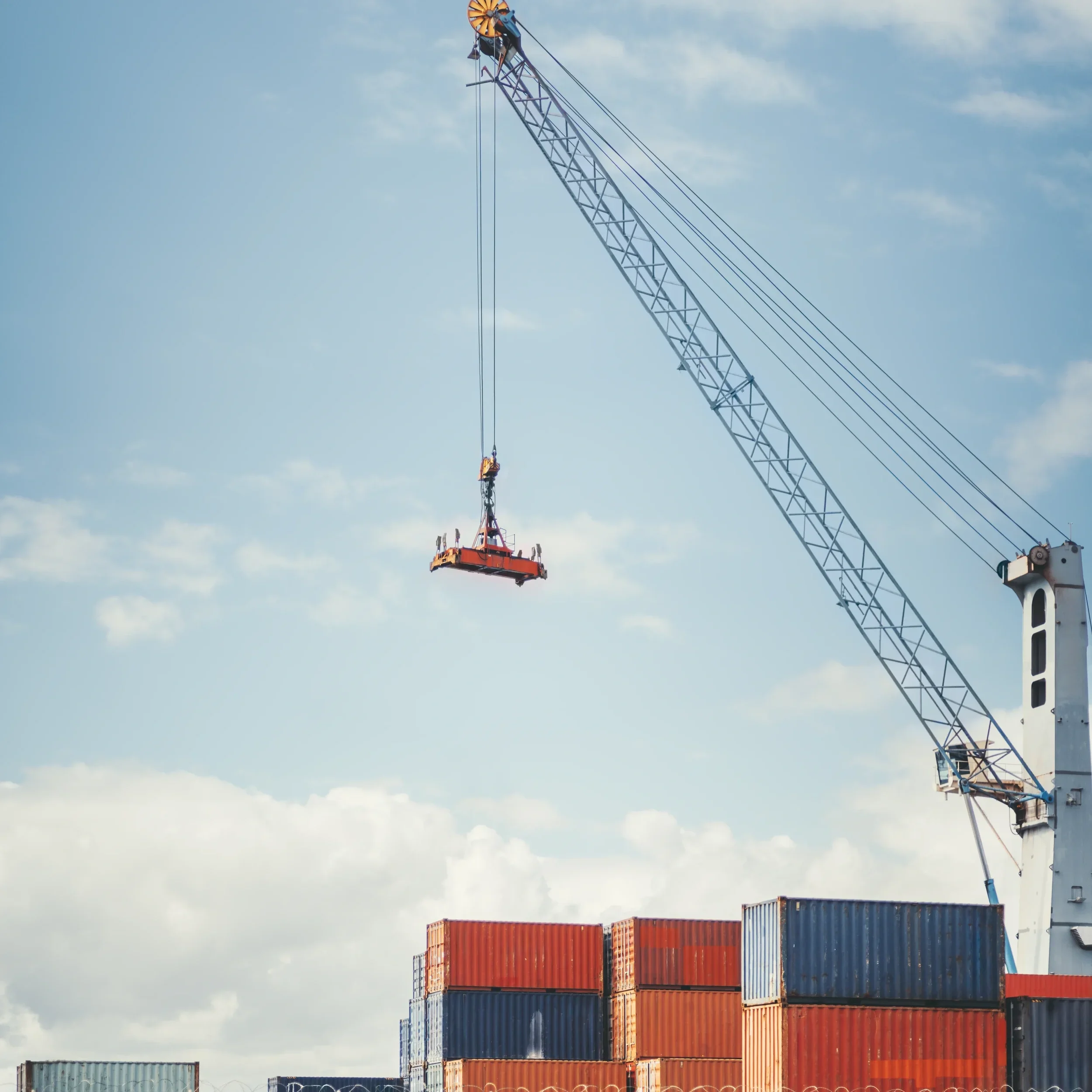 Importar y exportar dentro de un centro de contenedores