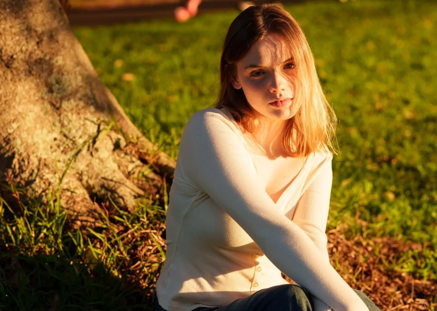 Chasing the last rays on a winter day is hard work as the sun disappears quickly.

Great session organised by @yohowslife around the quieter end of Centennial Park.

Model - @calilahs 
📸 - Sony A7CR paired with the classic beast - Sigma 85mm f1.4 DG