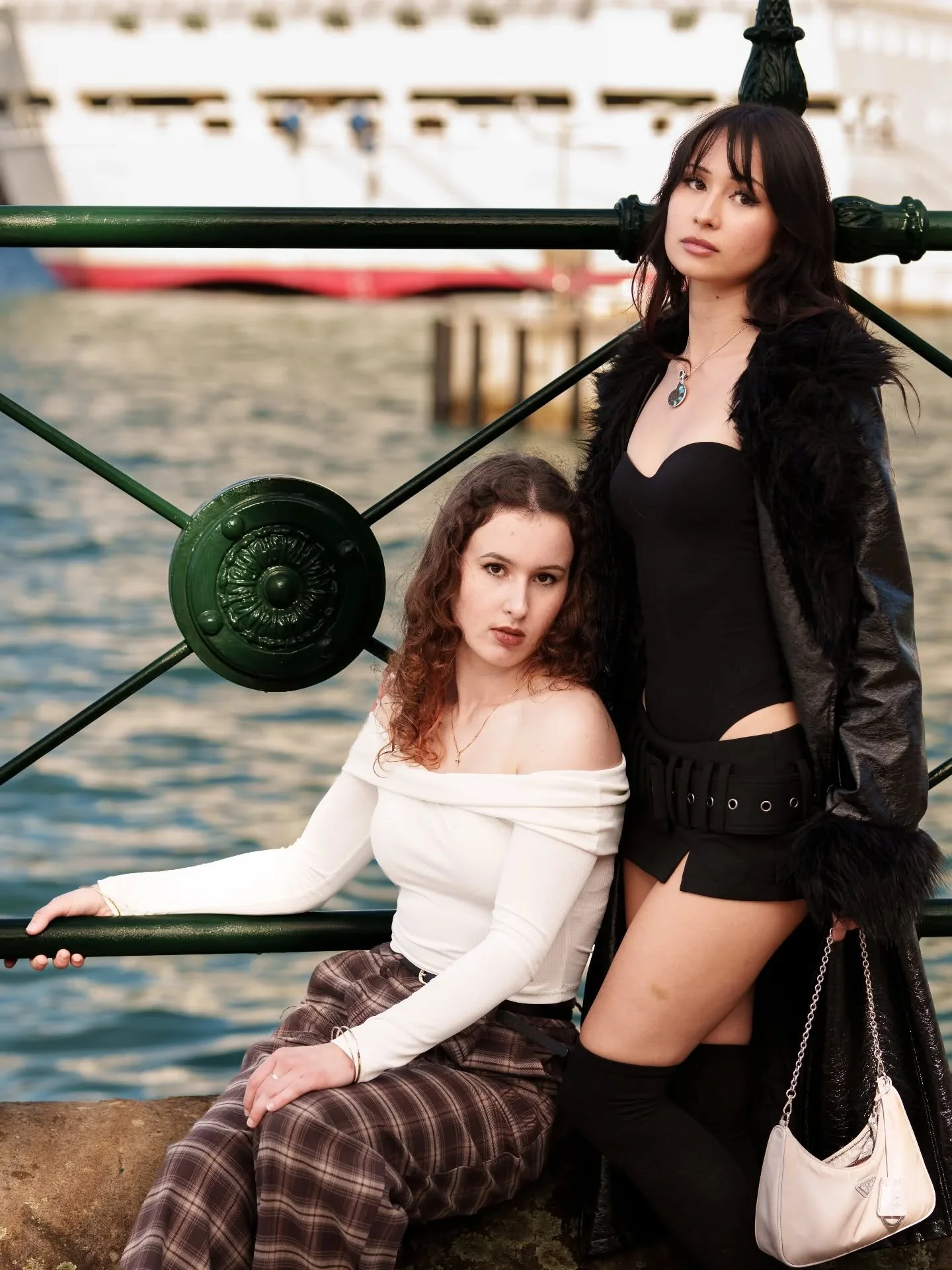 Reminds me of a 90's TV Show ! 

Models - @cattophotos &amp; @amymackell 
📸 - Sony A7CR paired with Sigma 85mm f1.4 DG HSM

#sydneymodel #sydneyphotographer #photowalk #photoshoot #modelling 

Taken during the @australiancreativecollective organised