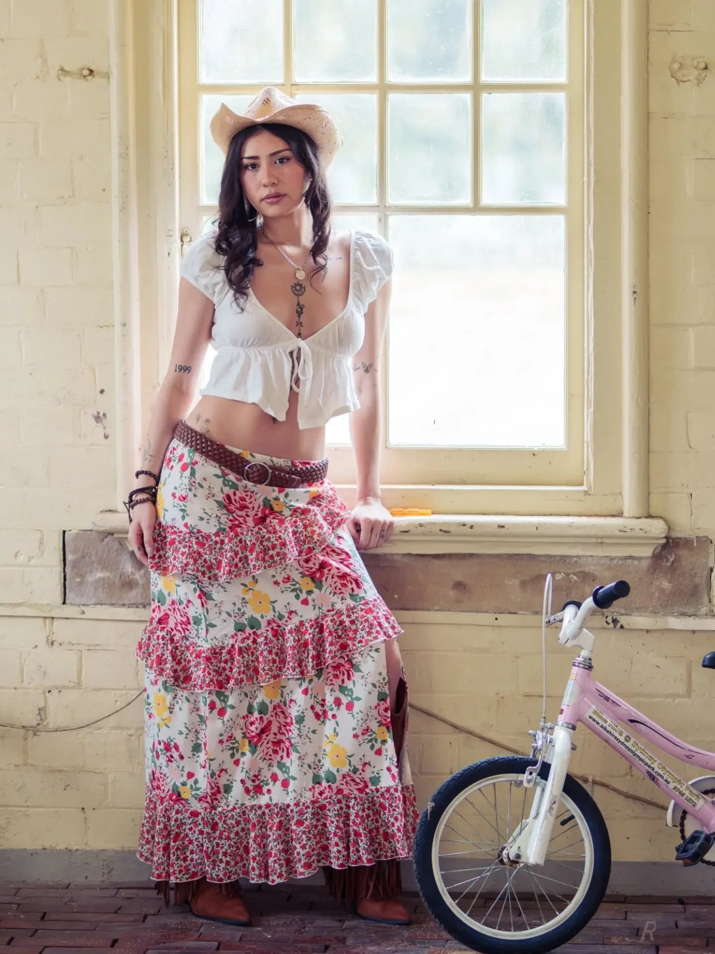 Afternoon shoot around Newington Armory sending a bit of country western vibes.

Model - @misss_tia 
📸 - Sony A7CR paired with Sigma 85mm F1.4 DG HSM

#sydneymodel #sydneyphotographer #photoshoot #modelwalk #photowalk

Organised by @parramattaandbey