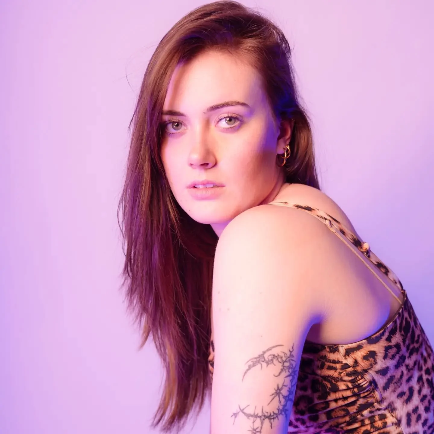 Like a promo for a 90s TV show ala 90210 or Melrose Place.

Model - @evangelene_gallo 

📸 - Sony A7CR paired with Sony 20 - 70mm G Lens

#sydneymodel #sydneyphotographer #studioshoot #photoshoot #modelshoot