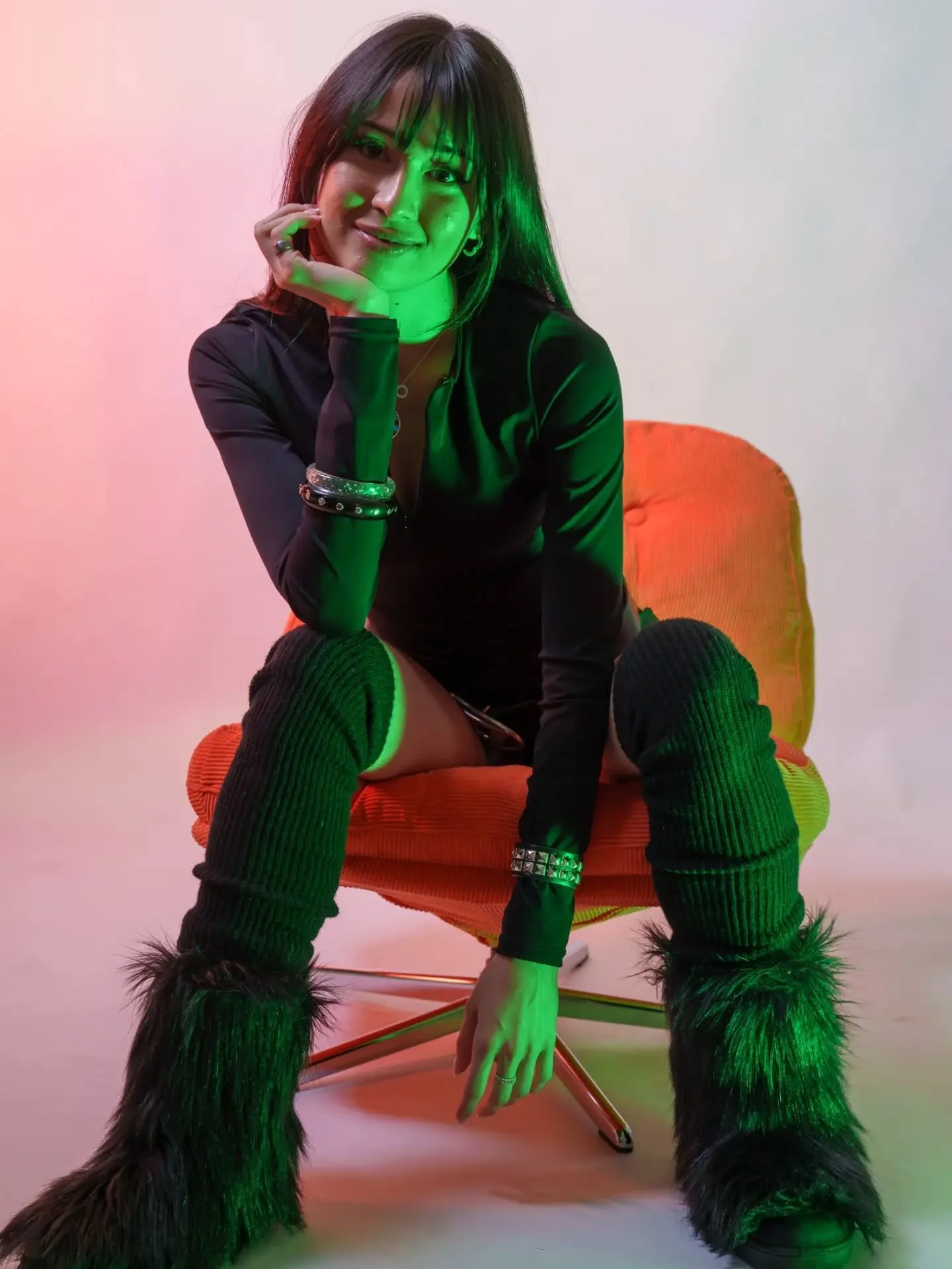 Is Green the opposing colour to Orange ? 

Model - @amymackell 

📸 - Sony A7CR paired with 20-70mm G lens.

#sydneymodel #sydneyphotographer #studioshoot #photoshoot #modelshoot