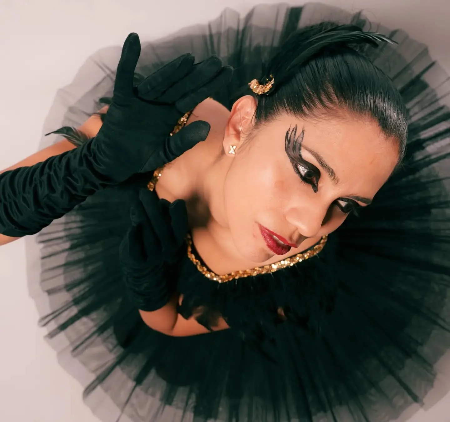 She wanted to be a black swan at the studio of Refokkused.

Model - @galia_karina 

📸 - Sony A7CR paired with Sony 20-70mm f/4 G lens.

#sydneymodel #sydneyphotographer #photoshoot
#studioshoot #modelshoot