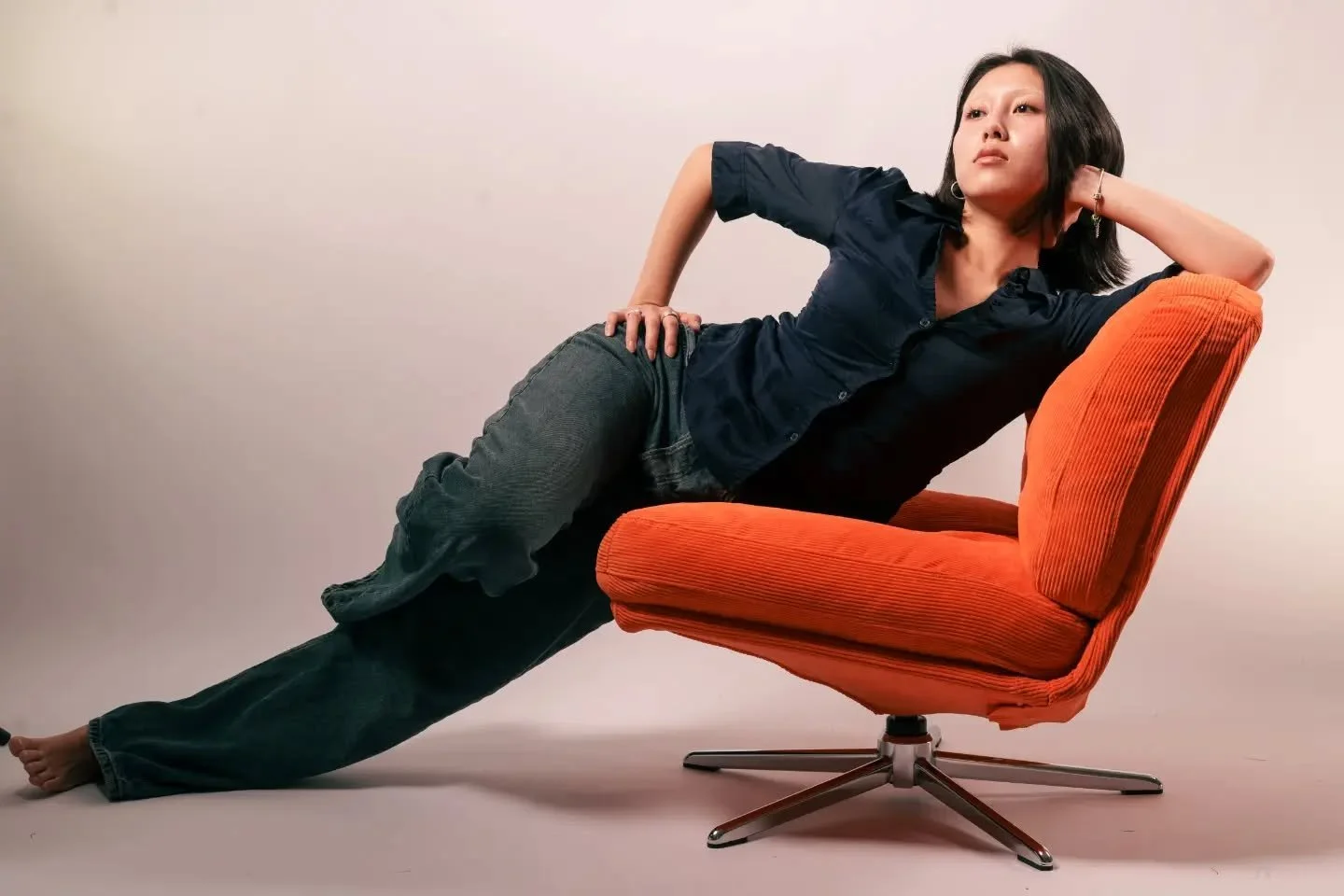 Lounging on the trademark orange chair.

Model - @shinoinsyd 

📸 - Sony A7CR paired with Sony 20-70mm f/4 G lens.

#sydneymodel #sydneyphotographer #studioshoot #photoshoot #portraitphotography