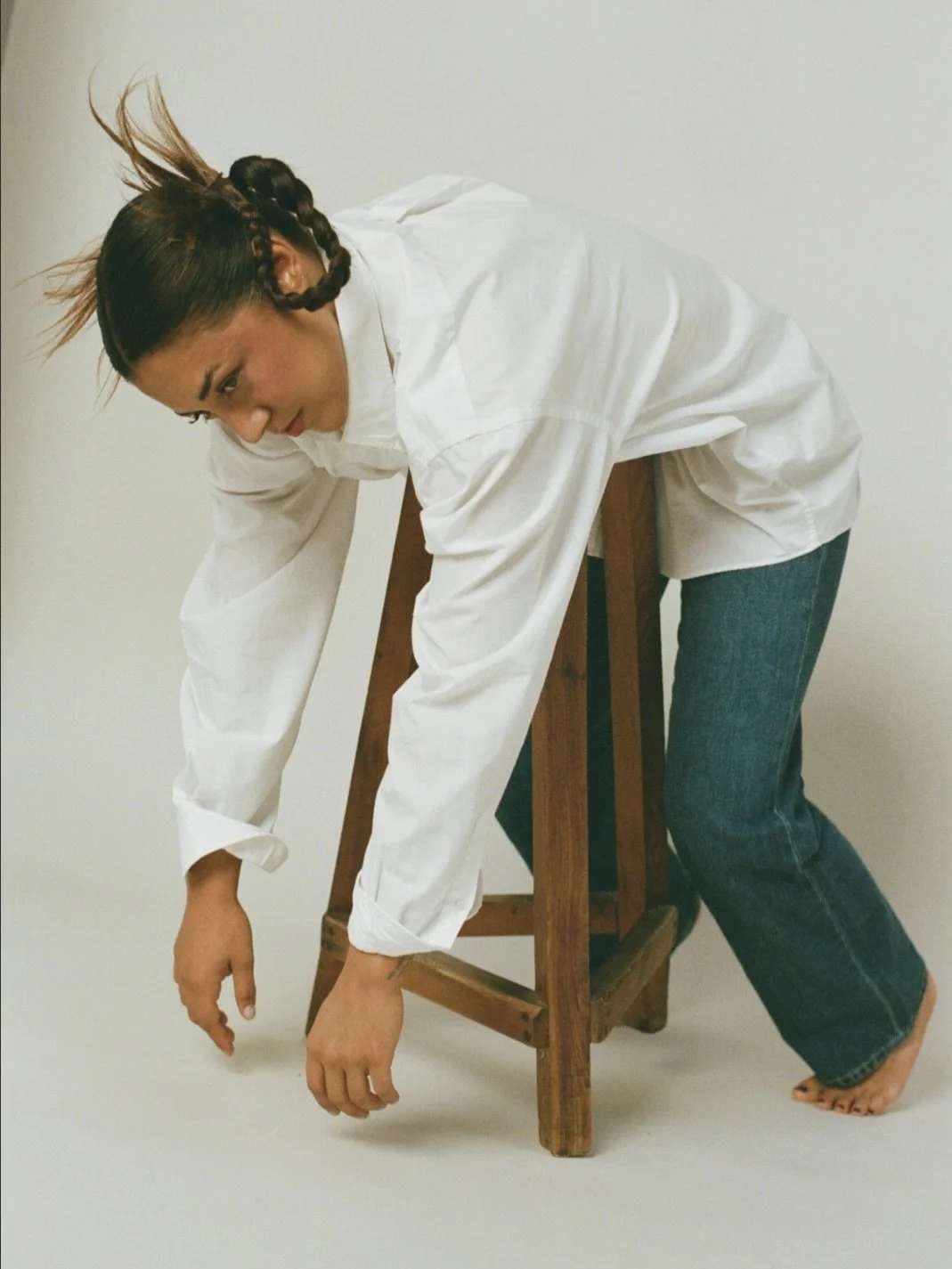 N.
N comme Novembre,
N comme Nikita,
Et son un &eacute;clat de rire qui s&rsquo;invita.

N comme Non, et pourtant oui,
N comme Nuit qui se plie.
N comme Nanan&egrave;re,
N comme Nos souffles de myst&egrave;re.

N comme Nuage,
N comme Notre go&ucirc;t