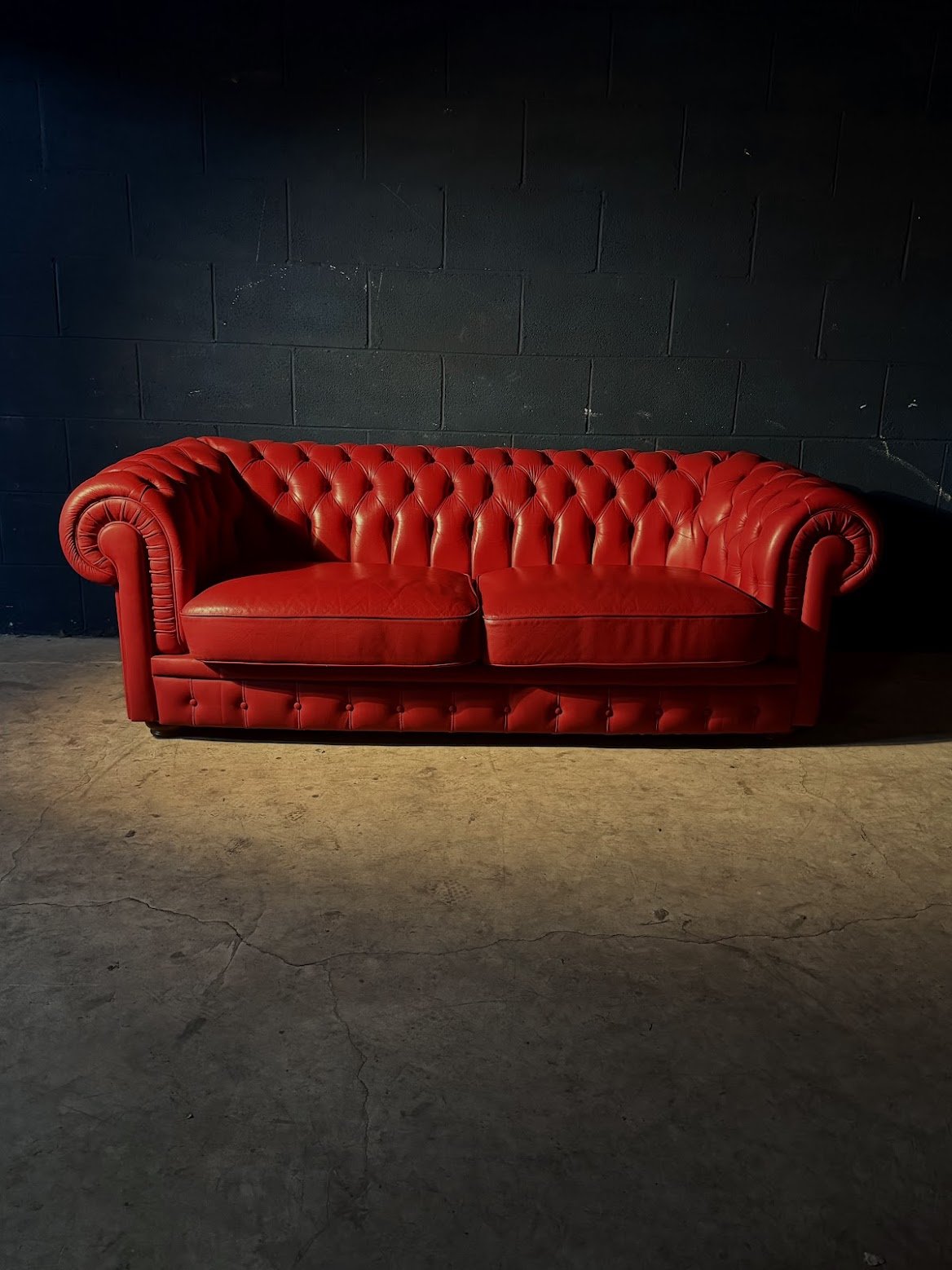 Divano letto Chesterfield rosso in pelle