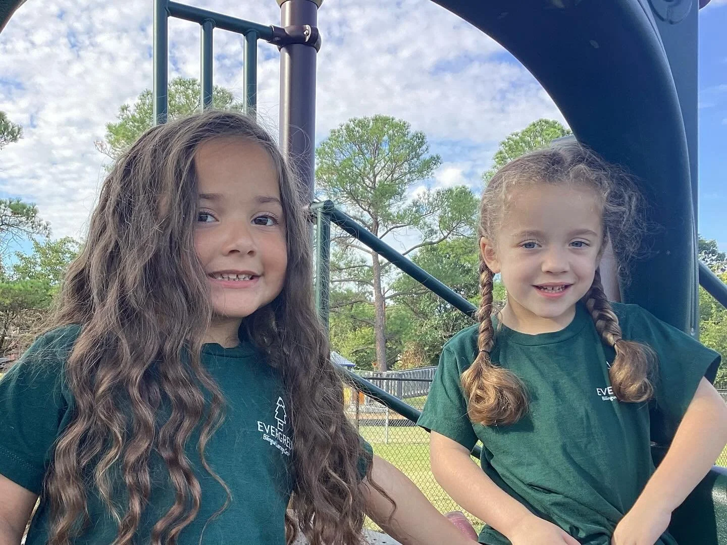 🌸 Connecting with Your Child

👩&zwj;👧&zwj;👦 Building a strong connection with your child starts with being present &mdash; not just physically, but emotionally.
Take a few minutes each day to talk, laugh, or share a story. Small moments of connec