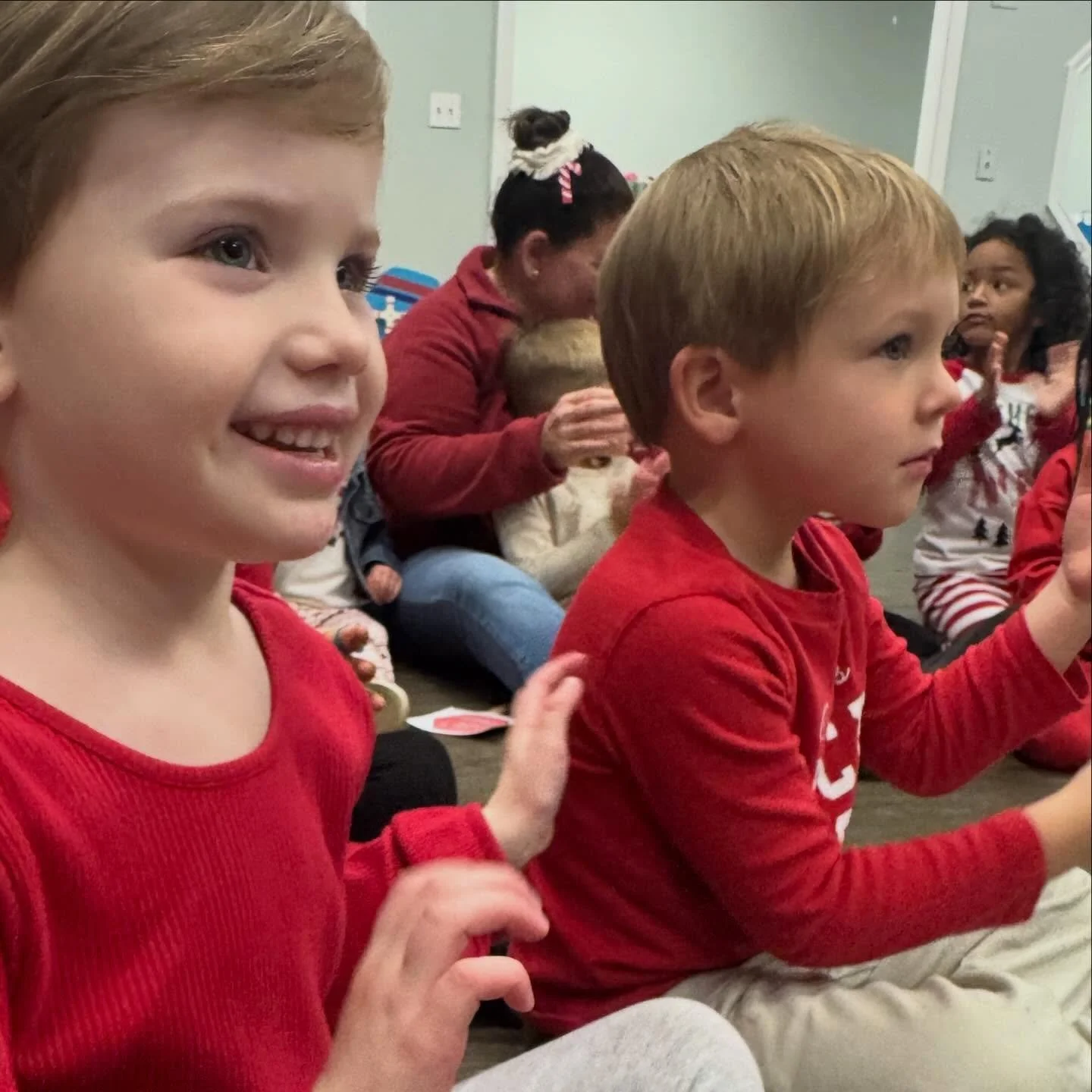 🎄✨ Christmas Puppet Show at Evergreen! ✨🎭

Today our little ones at both locations enjoyed a magical Christmas Puppet Show created just for them! The room was filled with giggles, wide eyes, and pure Christmas wonder as the puppets came to life. 🤩