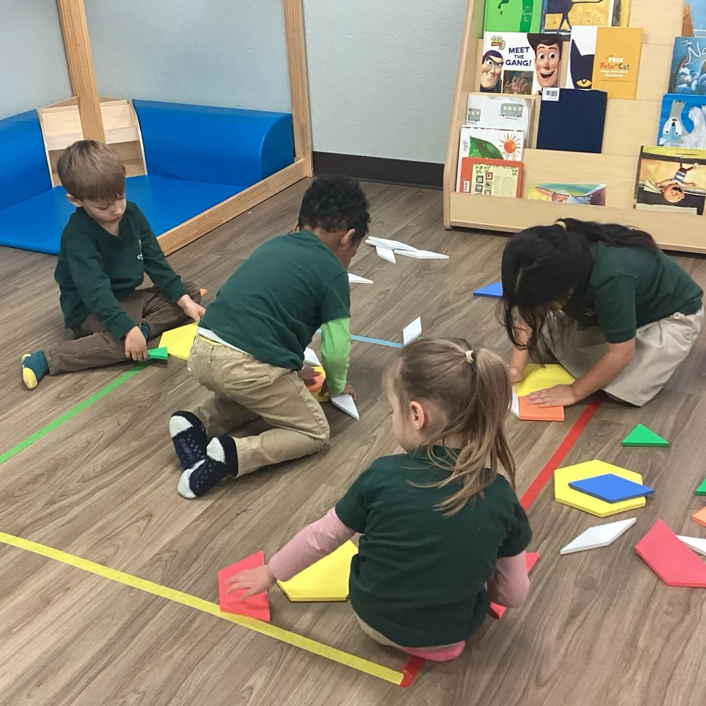 At Evergreen Bilingual Learning Center, learning is an adventure! Through hands-on problem-solving activities, our children learn to think, explore, and discover in meaningful ways.

From building towers that won&rsquo;t fall 🧱, to figuring out how 