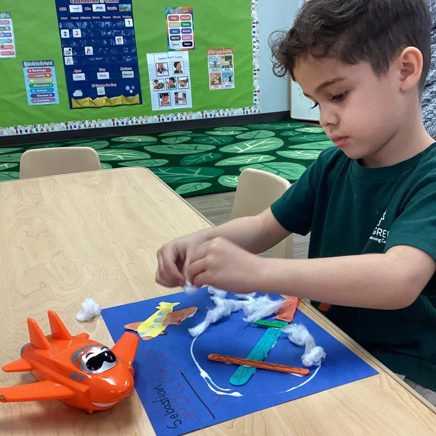 At Evergreen, we integrate art, language, and movement with purpose.
Children work with their hands, express themselves through language, and build fine motor skills through meaningful, hands-on experiences.

Simple materials.
Intentional work.
Whole