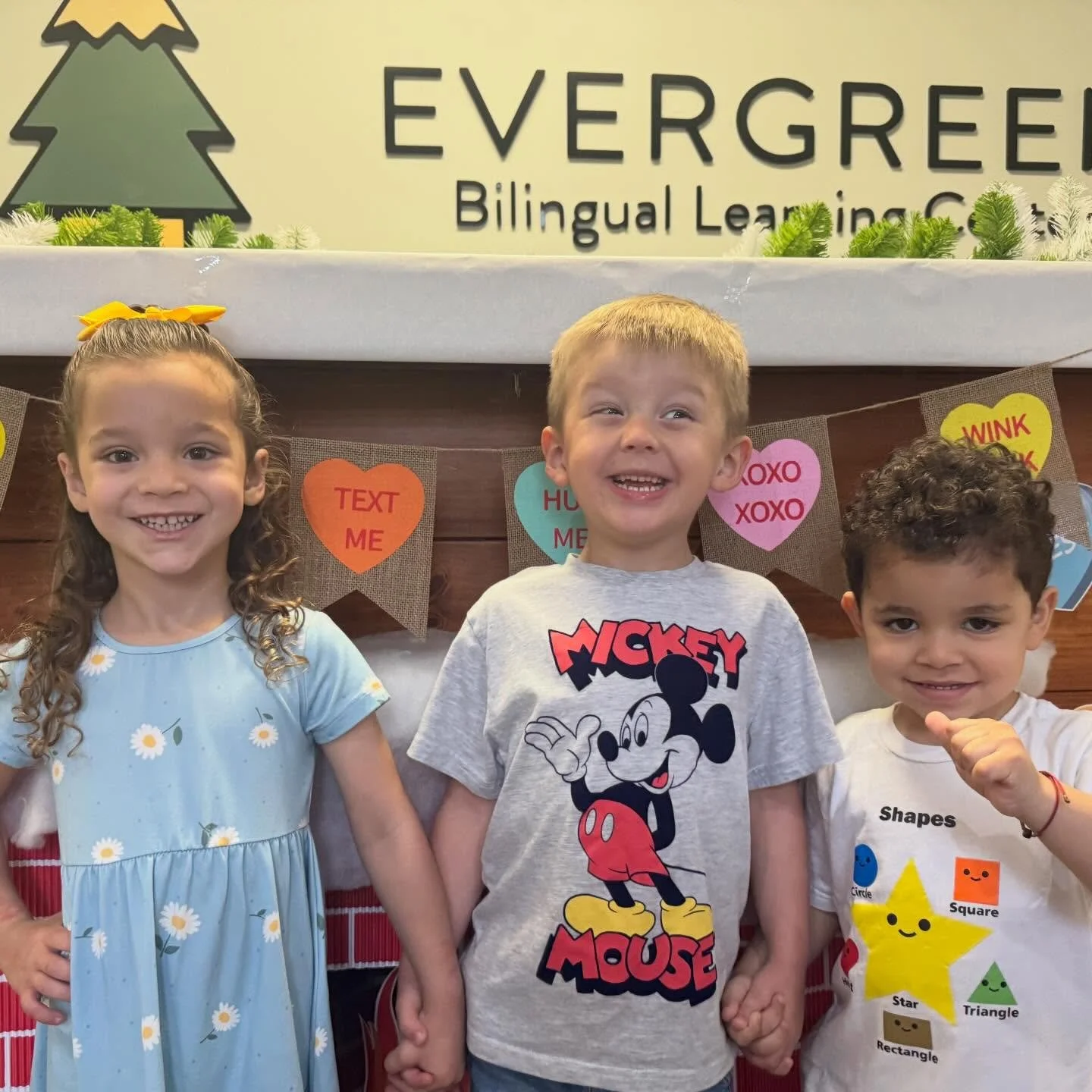 🎉 Fridays Are Fun at Evergreen! 🔵

Fridays bring extra excitement to our classrooms! Today we celebrated Show and Tell with a fun theme: Circles!

Our students were invited to wear circles and bring a circle-shaped object from home to share with th