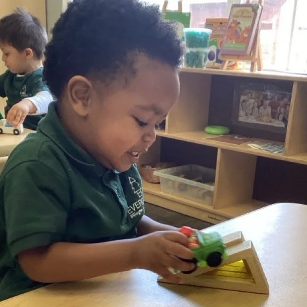 At Evergreen Bilingual Learning Center, we believe children learn best when they can see, touch, hear, explore, and experience the world around them.

🤚 Hands-on discovery helps children connect with their learning in meaningful ways.

👁 Using thei