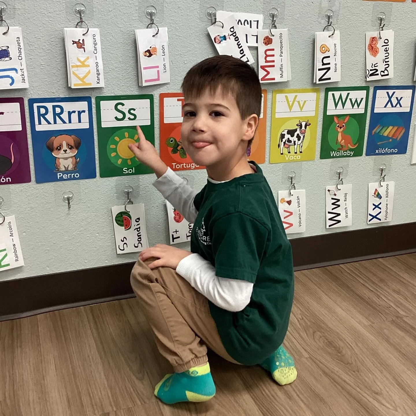 At Evergreen, our Word Wall is a meaningful part of every classroom!✨ It&rsquo;s where we display all the Spanish words we are learning, helping children build language in a fun and engaging way.

Here, Silas is exploring the Word Wall by finding his