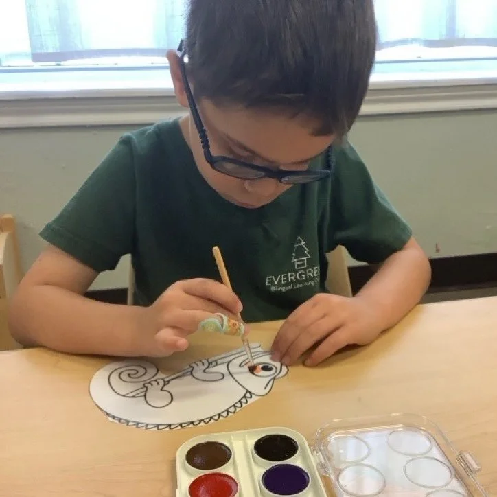 At Evergreen, we believe there is a beautiful difference between crafts and individual art&mdash;and both play an important role in your child&rsquo;s development.

✨ Crafts are guided activities where all children follow the same steps to create a s