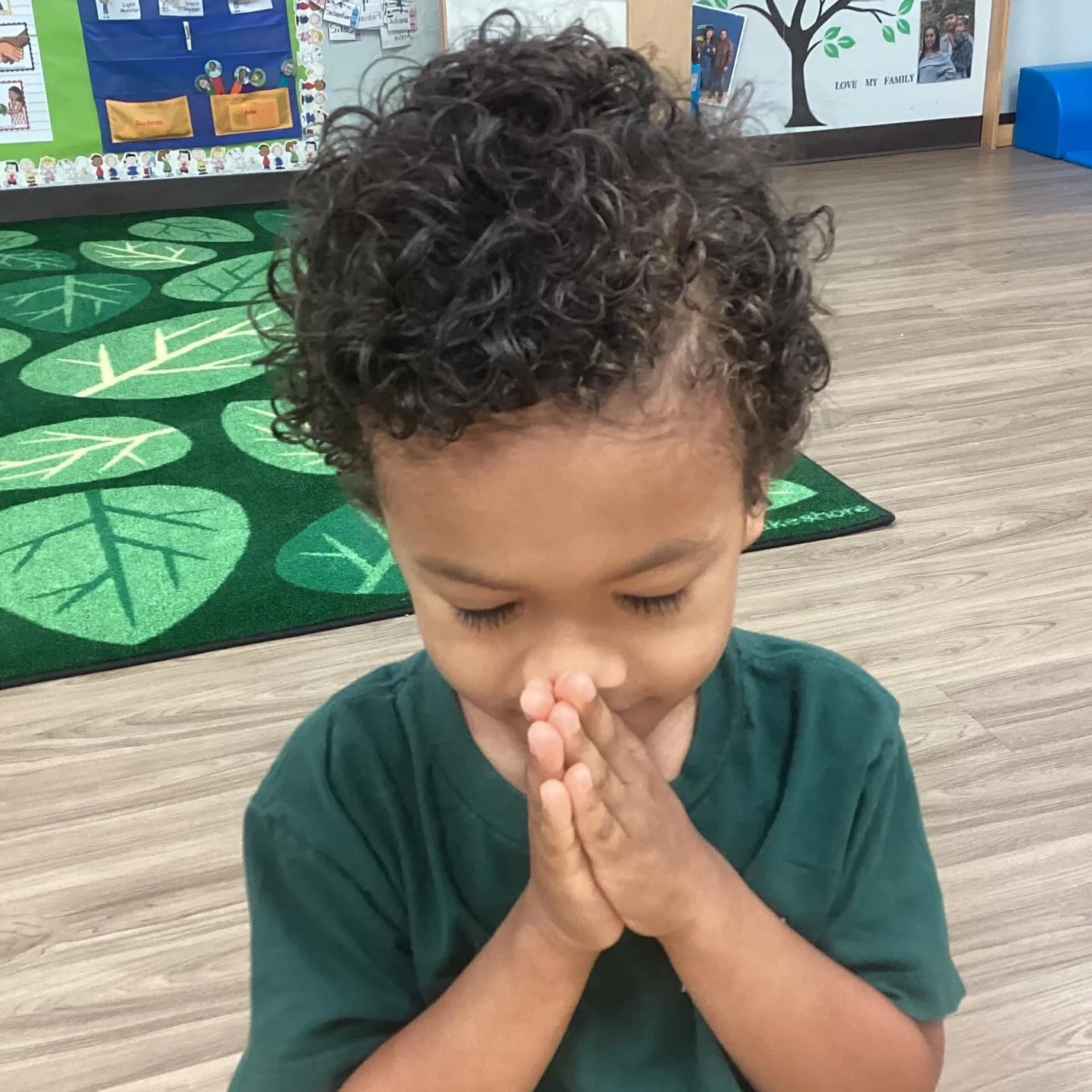 Our morning prayer!

&iexcl;Nuestro tiempo con Jes&uacute;s!

📸Mansfield Blvd