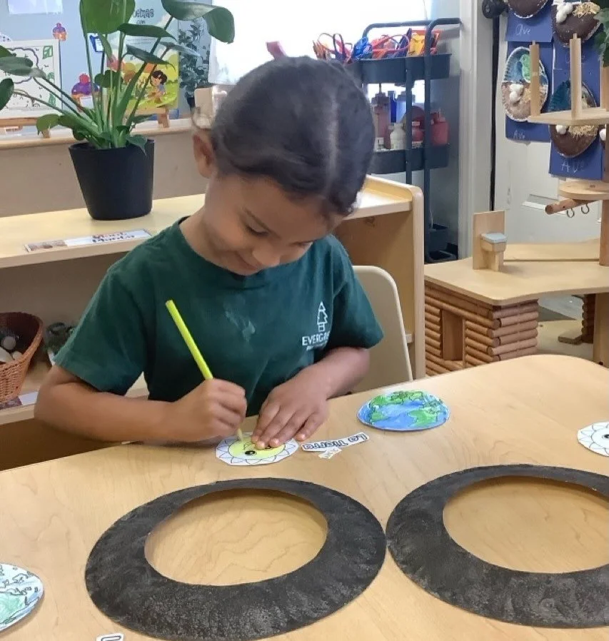 🍂🌸☀️❄️
At Evergreen Bilingual Learning Center we are learning all about changes and how they are part of life all around us.

Through the seasons of the year, our children are discovering that just like nature changes, people grow and change too. ?