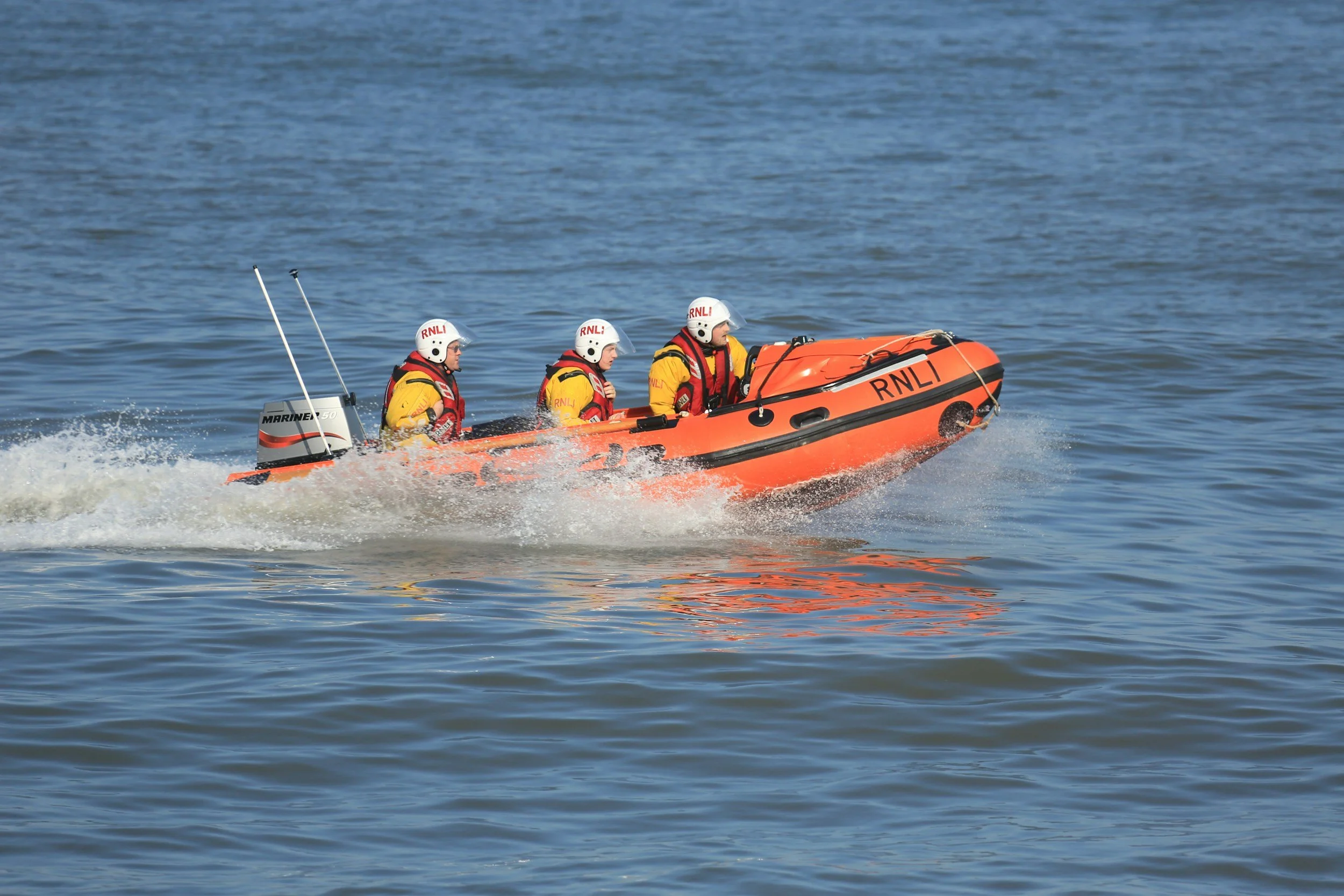 Assistance en mer : sauvetage CROSS ou assistance assureur, qui paie quoi ?