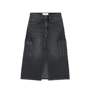 Light blue sleeveless blouse with a collar and a front placket