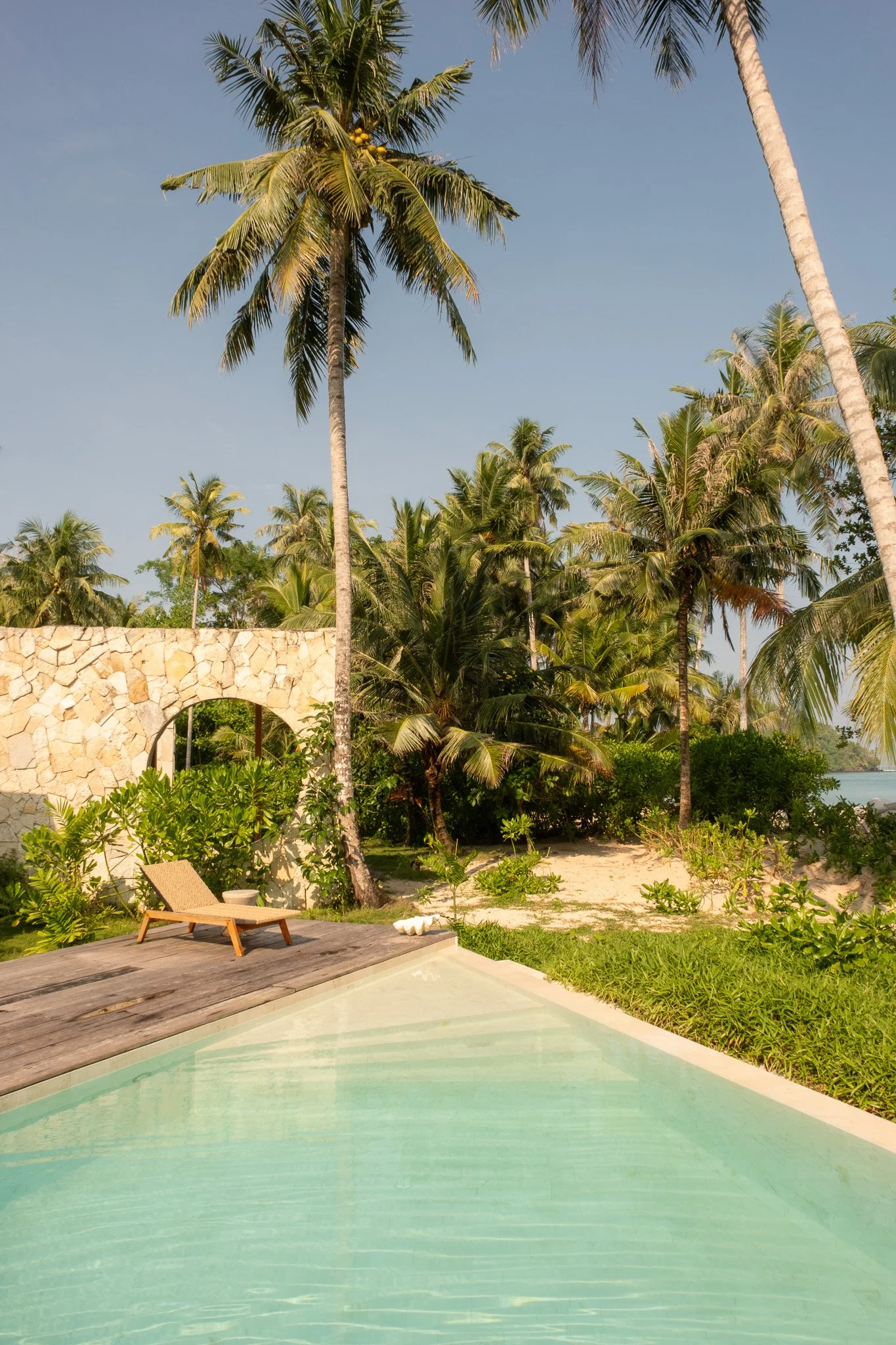 LA ISLA POOL 02.jpg