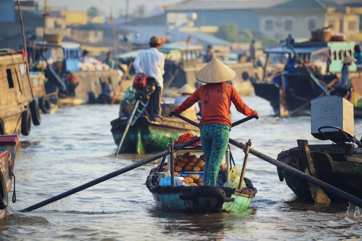 Marché flottant au Mekong.jpg