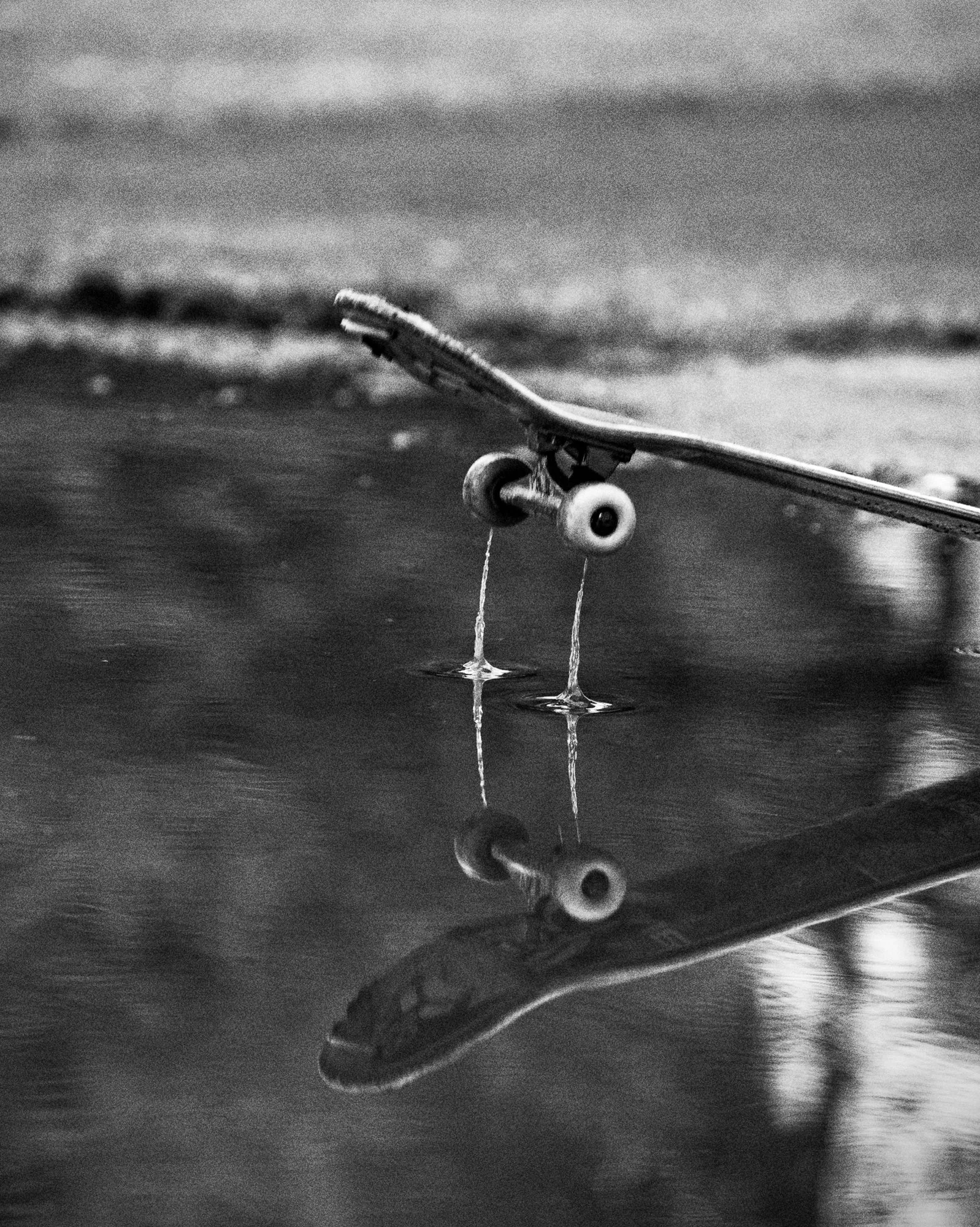 WaterProject_Phil_Zwijsen_wheel_Water_Drops_AdobeRGB_5176_B&W_DVL.jpg